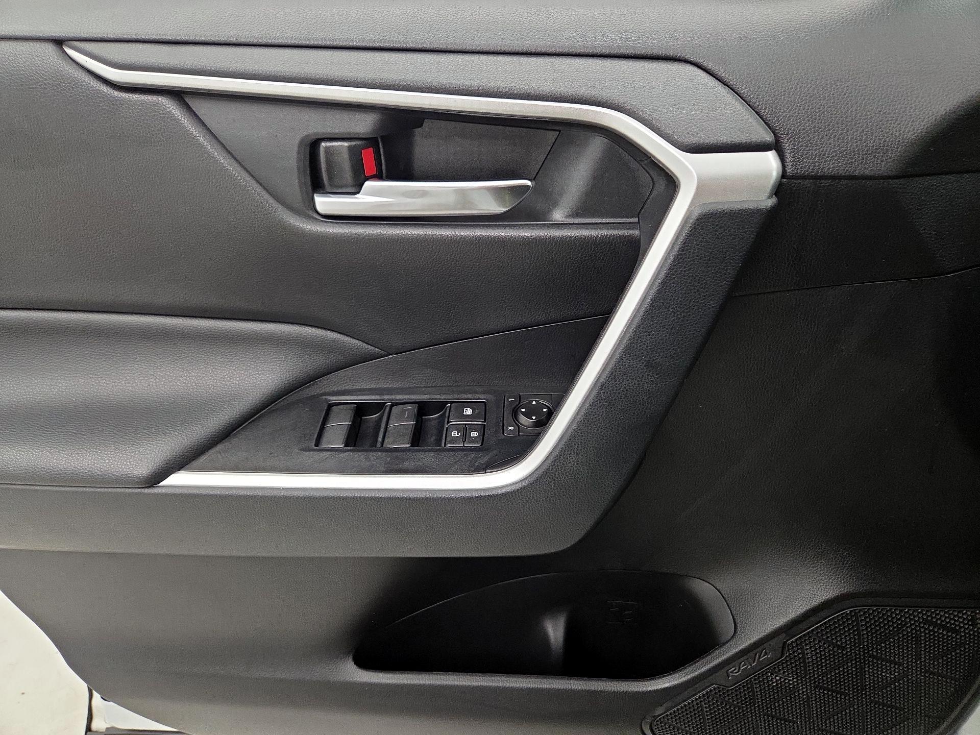 Thumbnail: 2020 Toyota RAV4 - 12