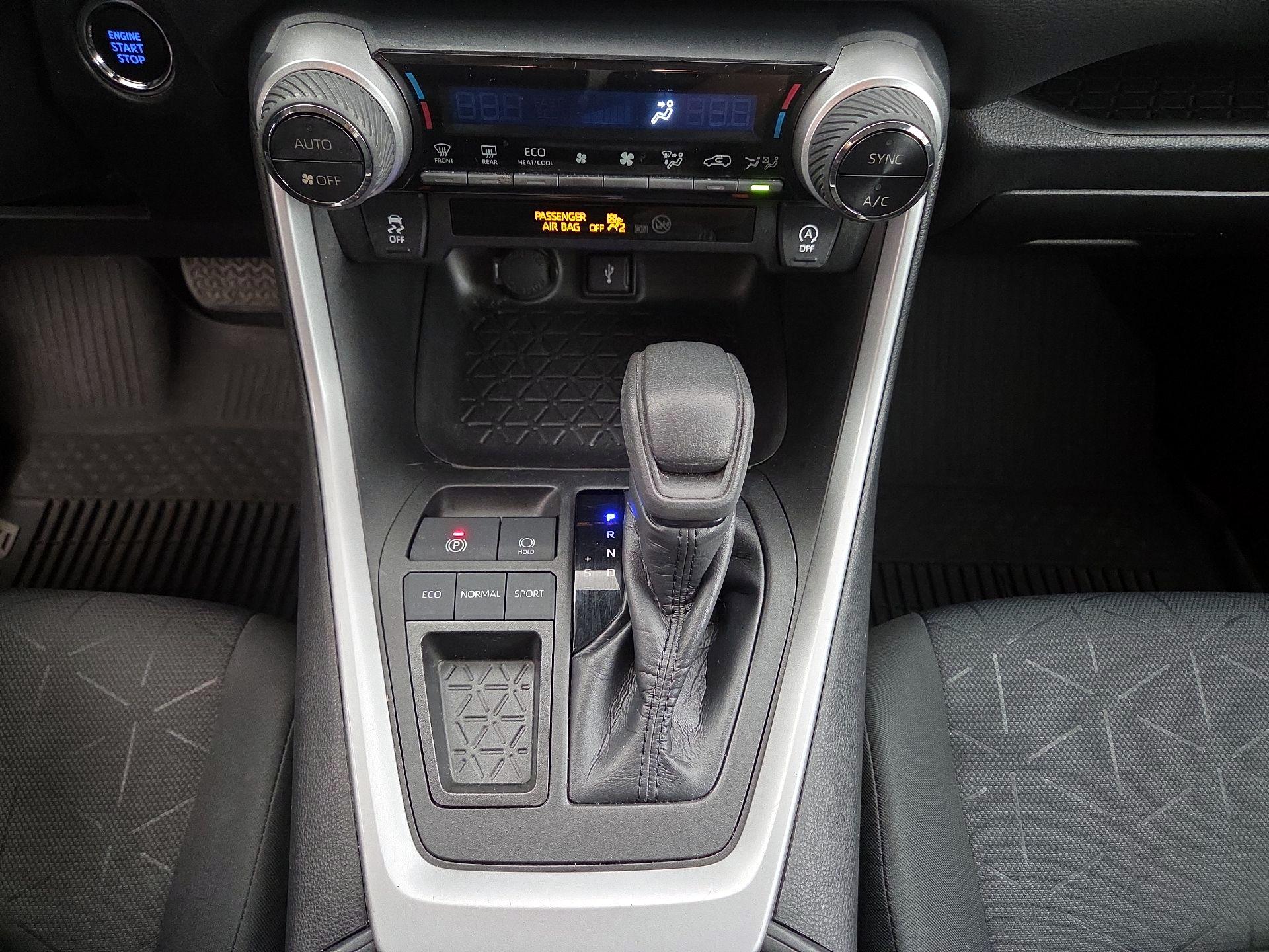 Thumbnail: 2020 Toyota RAV4 - 17