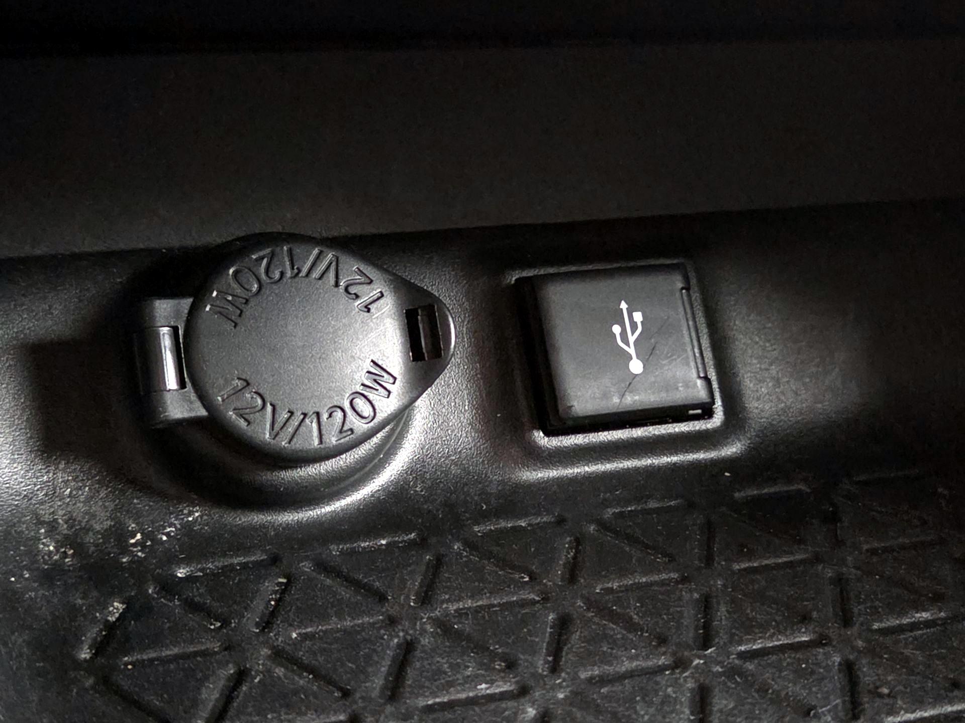 Thumbnail: 2020 Toyota RAV4 - 18