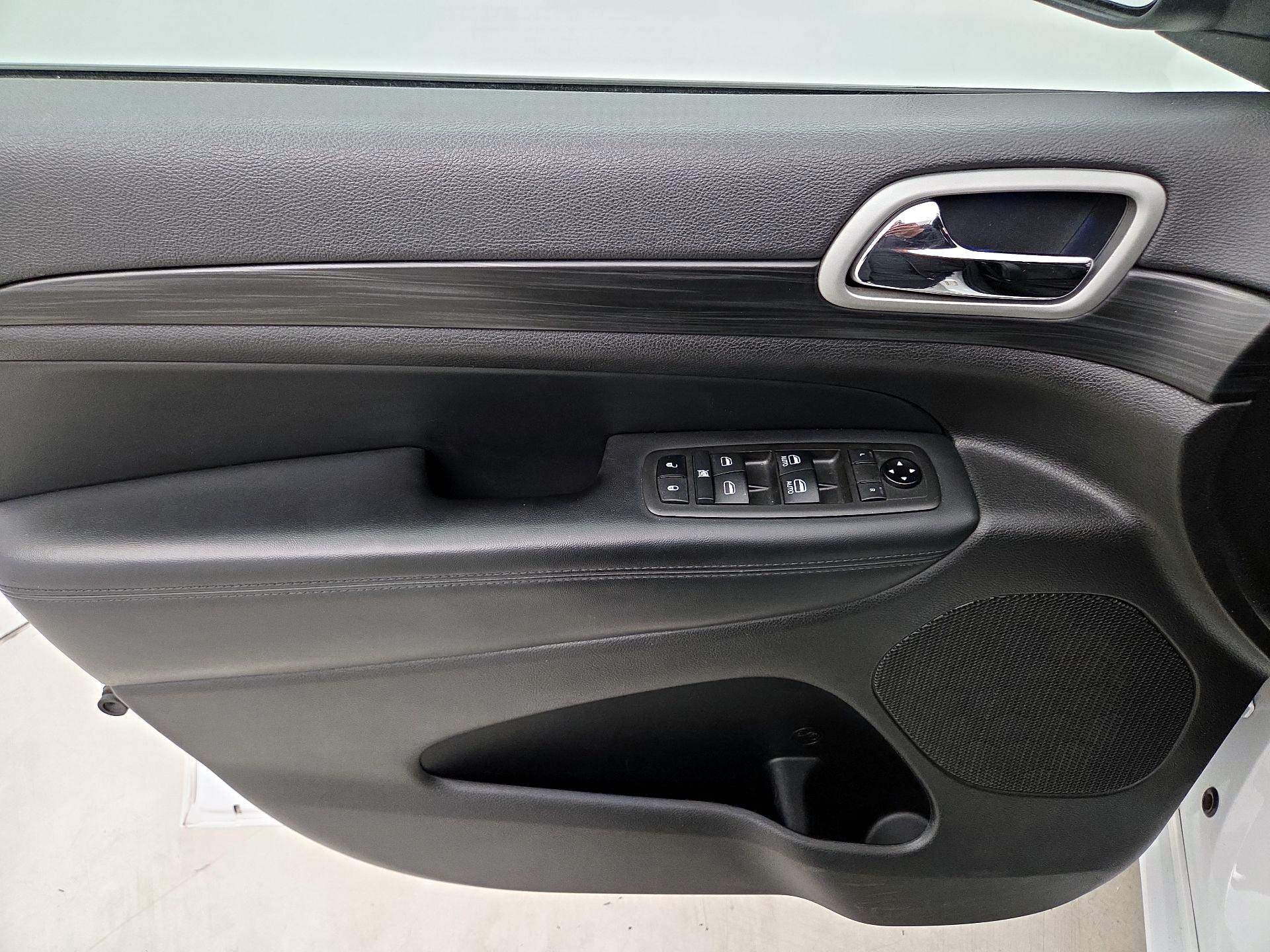 Thumbnail: 2021 Jeep Grand Cherokee - 12