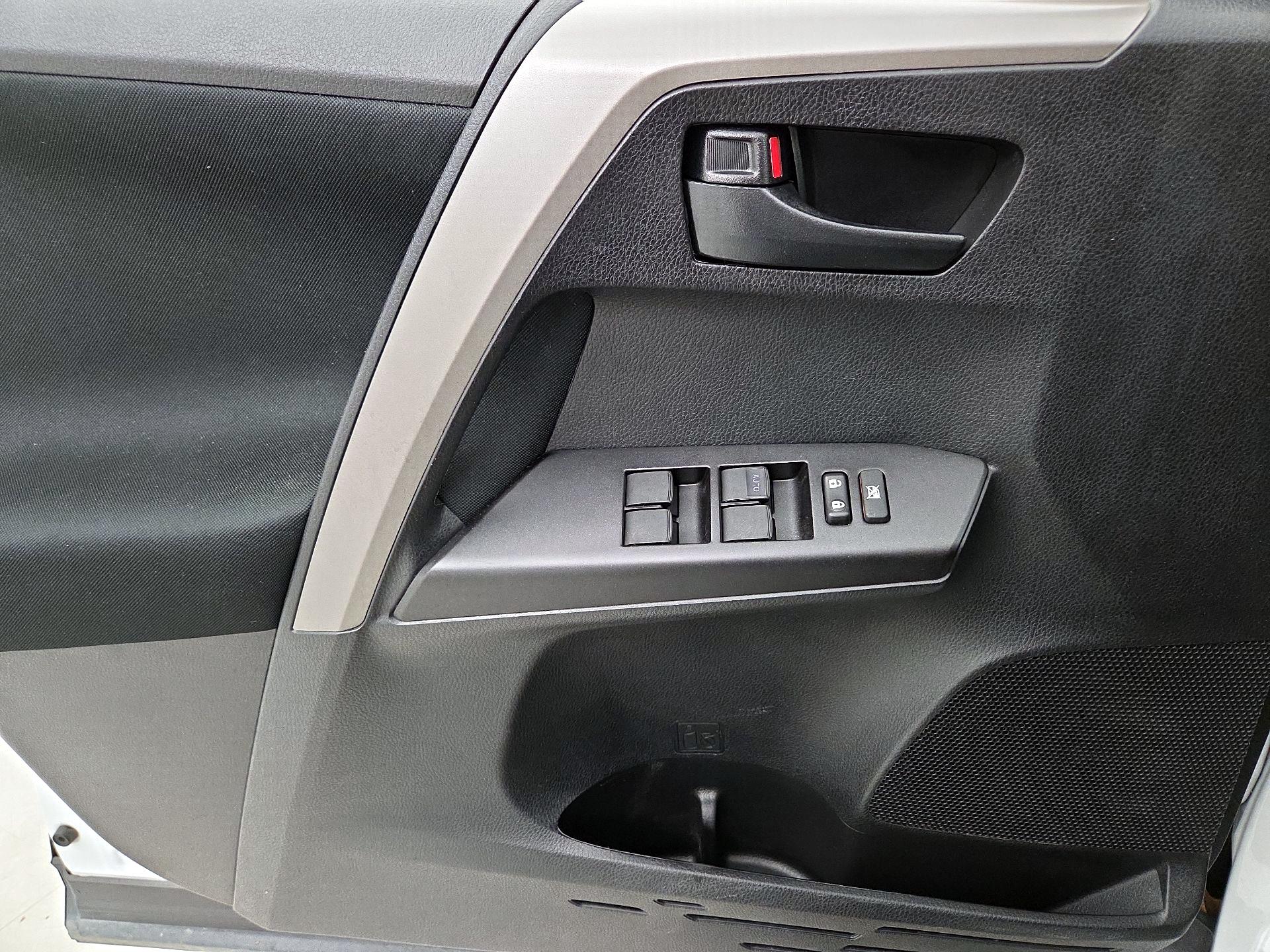 Thumbnail: 2018 Toyota RAV4 - 12