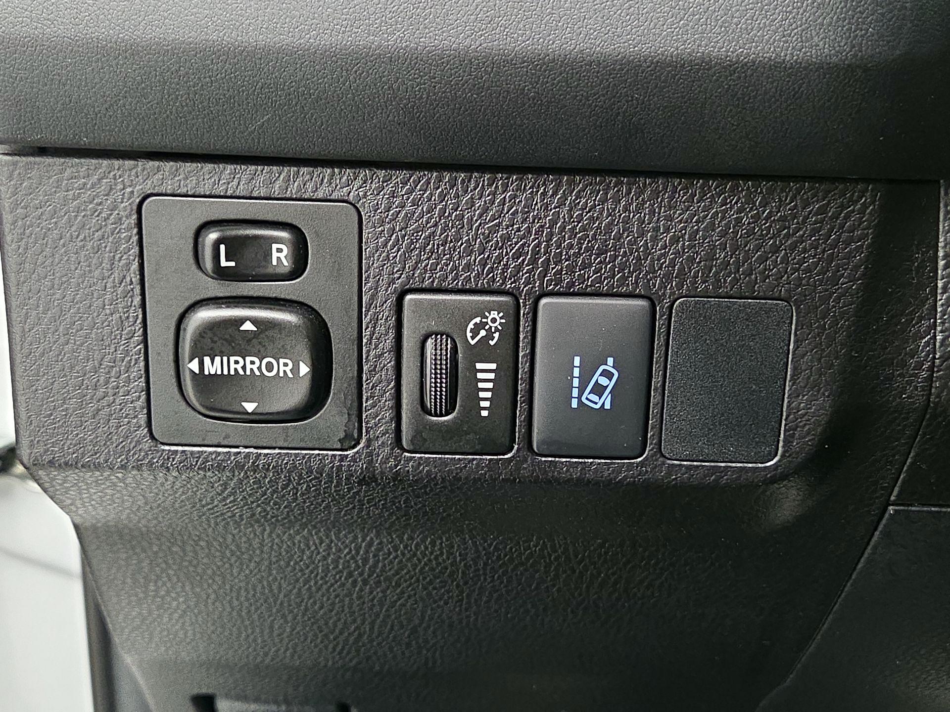 Thumbnail: 2018 Toyota RAV4 - 13