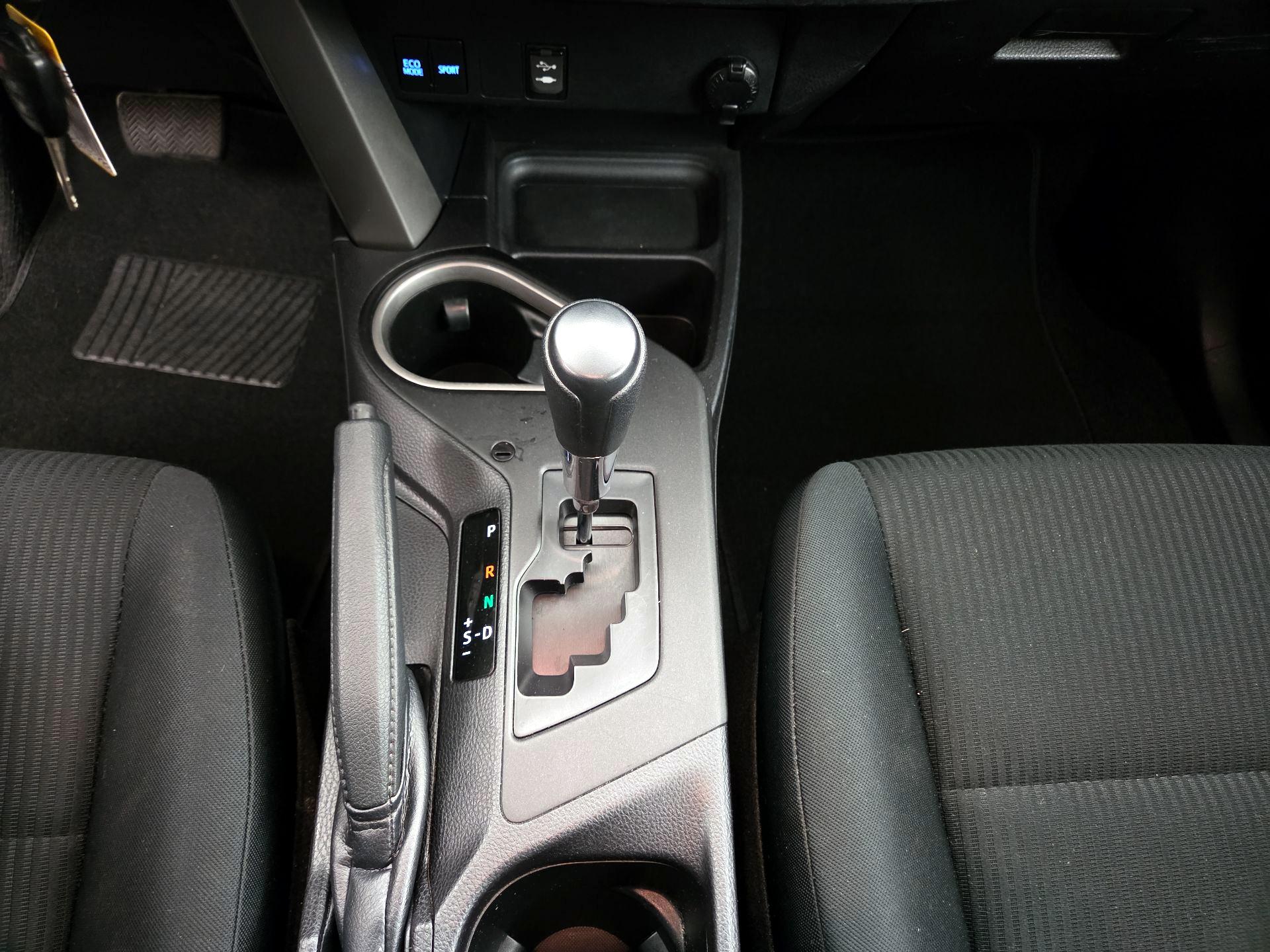 Thumbnail: 2018 Toyota RAV4 - 17