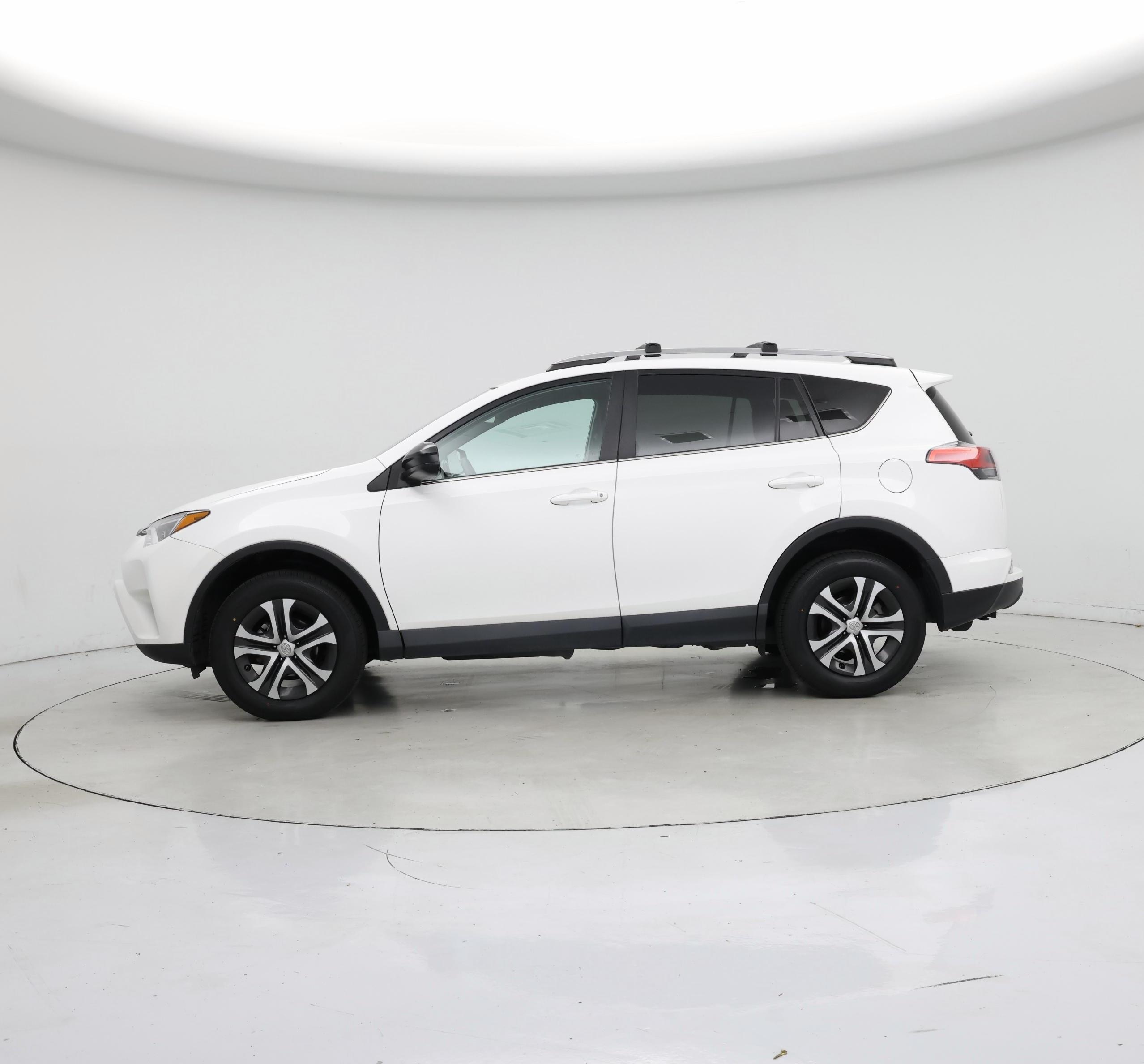 Thumbnail: 2018 Toyota RAV4 - 3