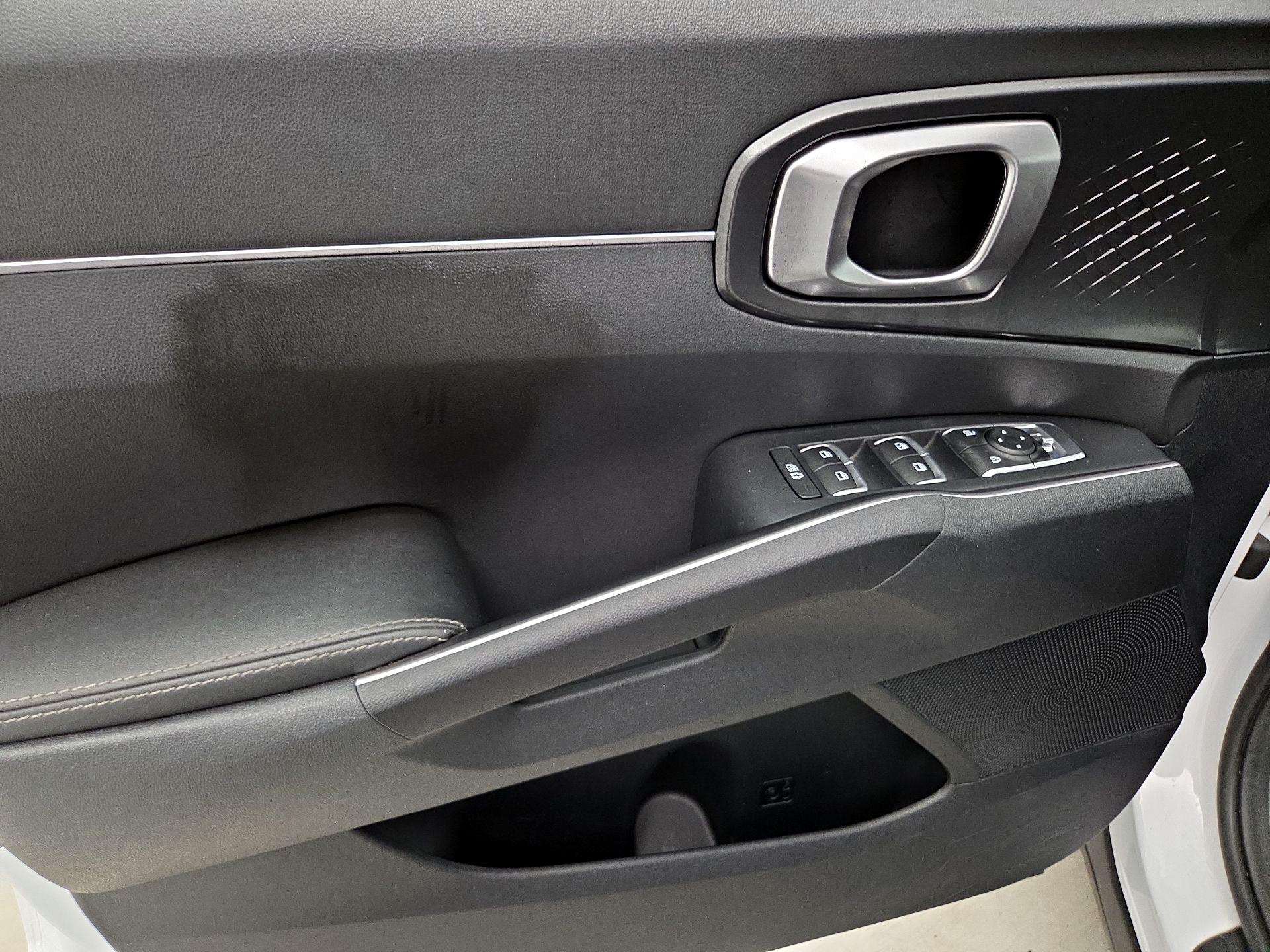 Thumbnail: 2022 Kia Sorento - 12