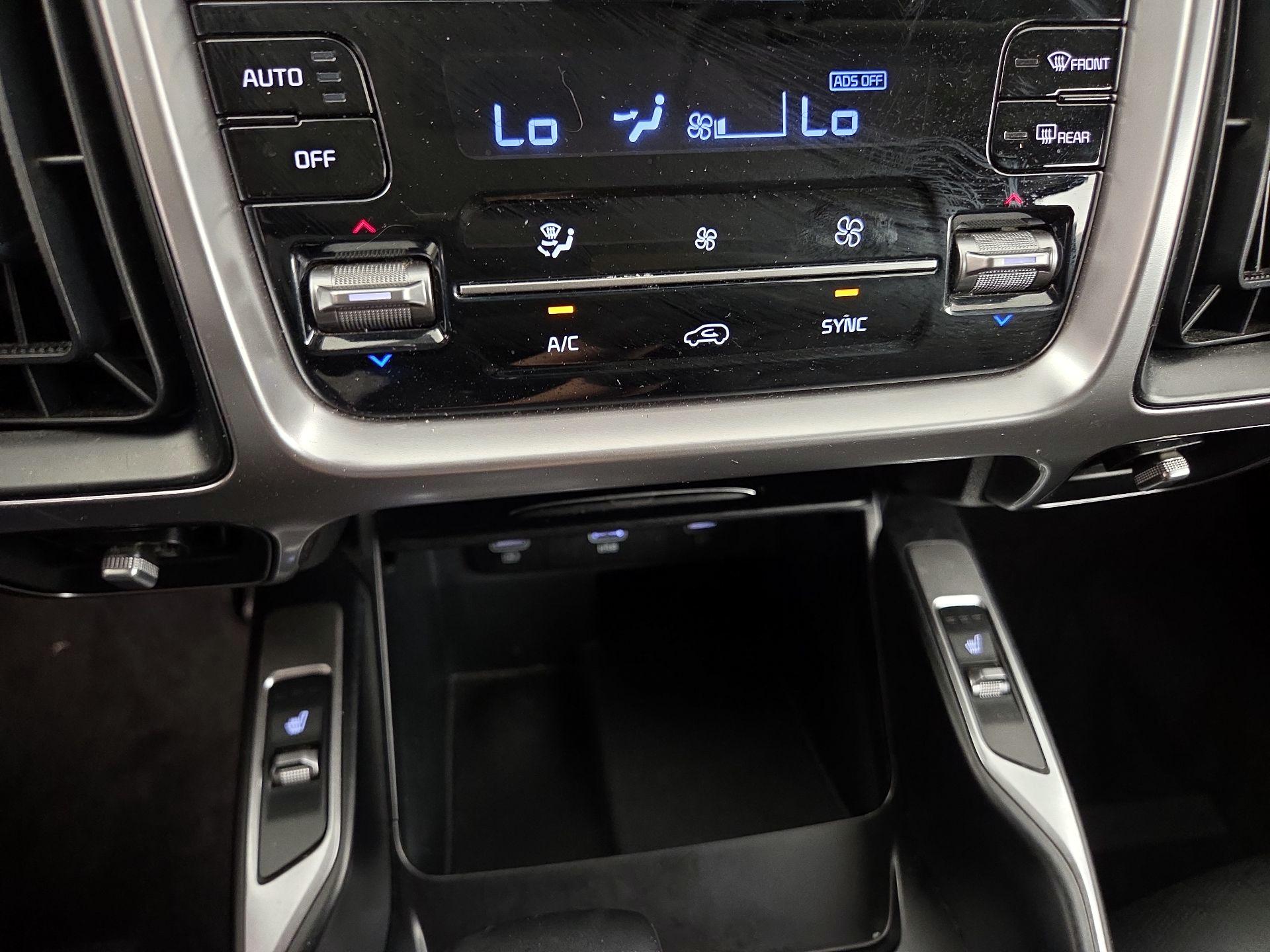 Thumbnail: 2022 Kia Sorento - 17