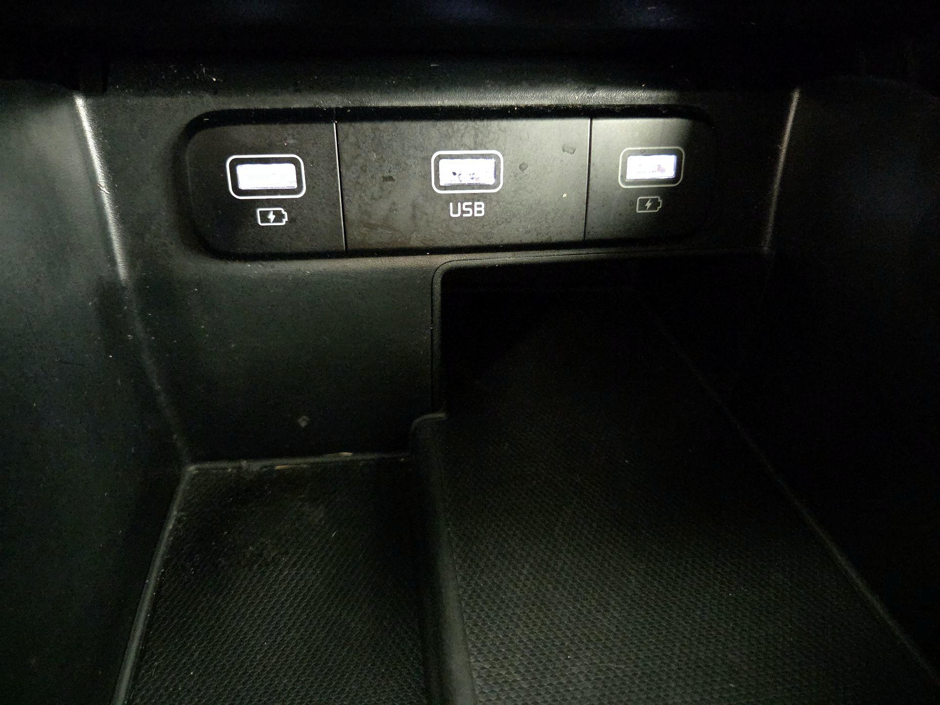 Thumbnail: 2022 Kia Sorento - 19