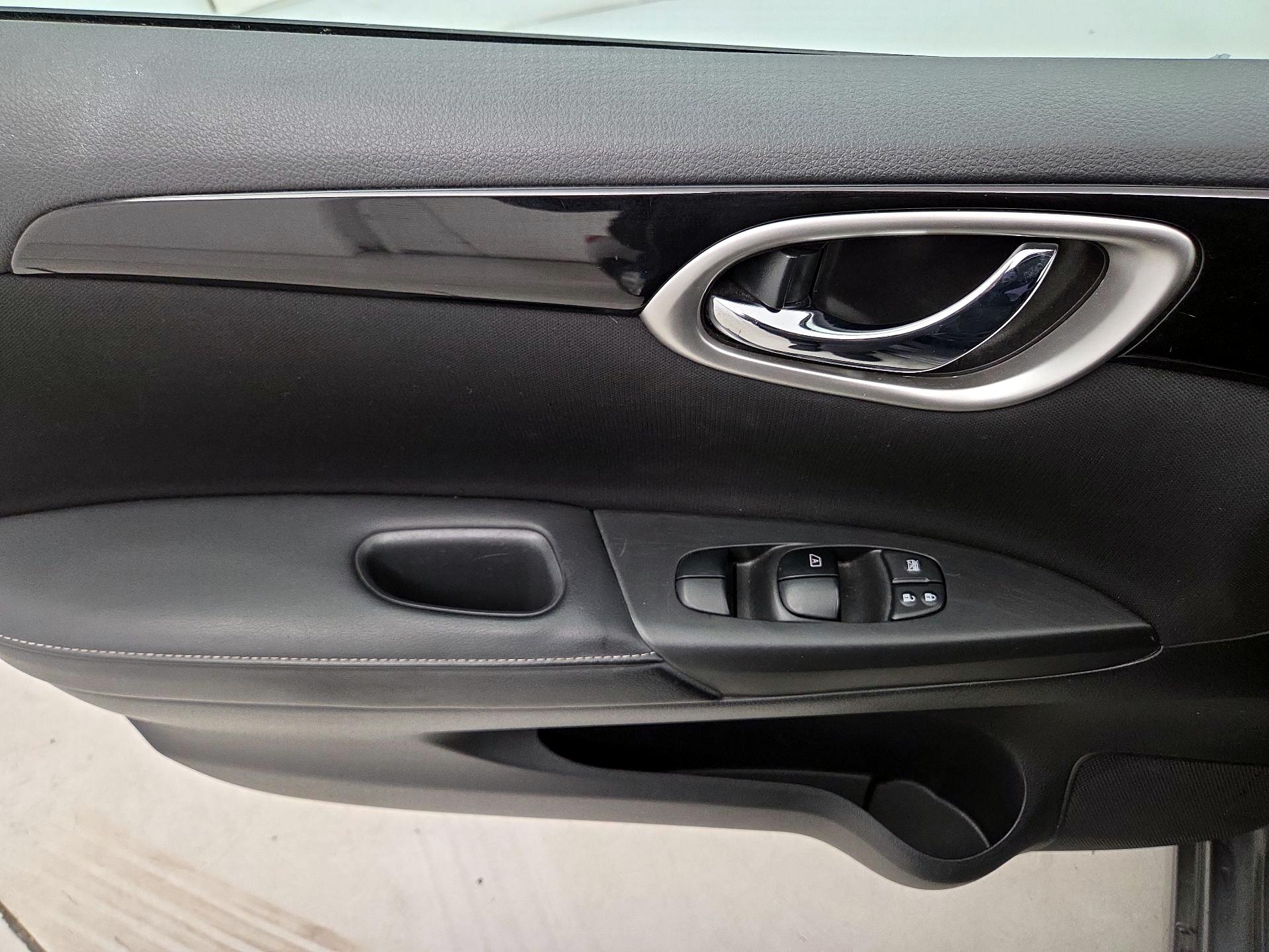 Thumbnail: 2019 Nissan Sentra - 12