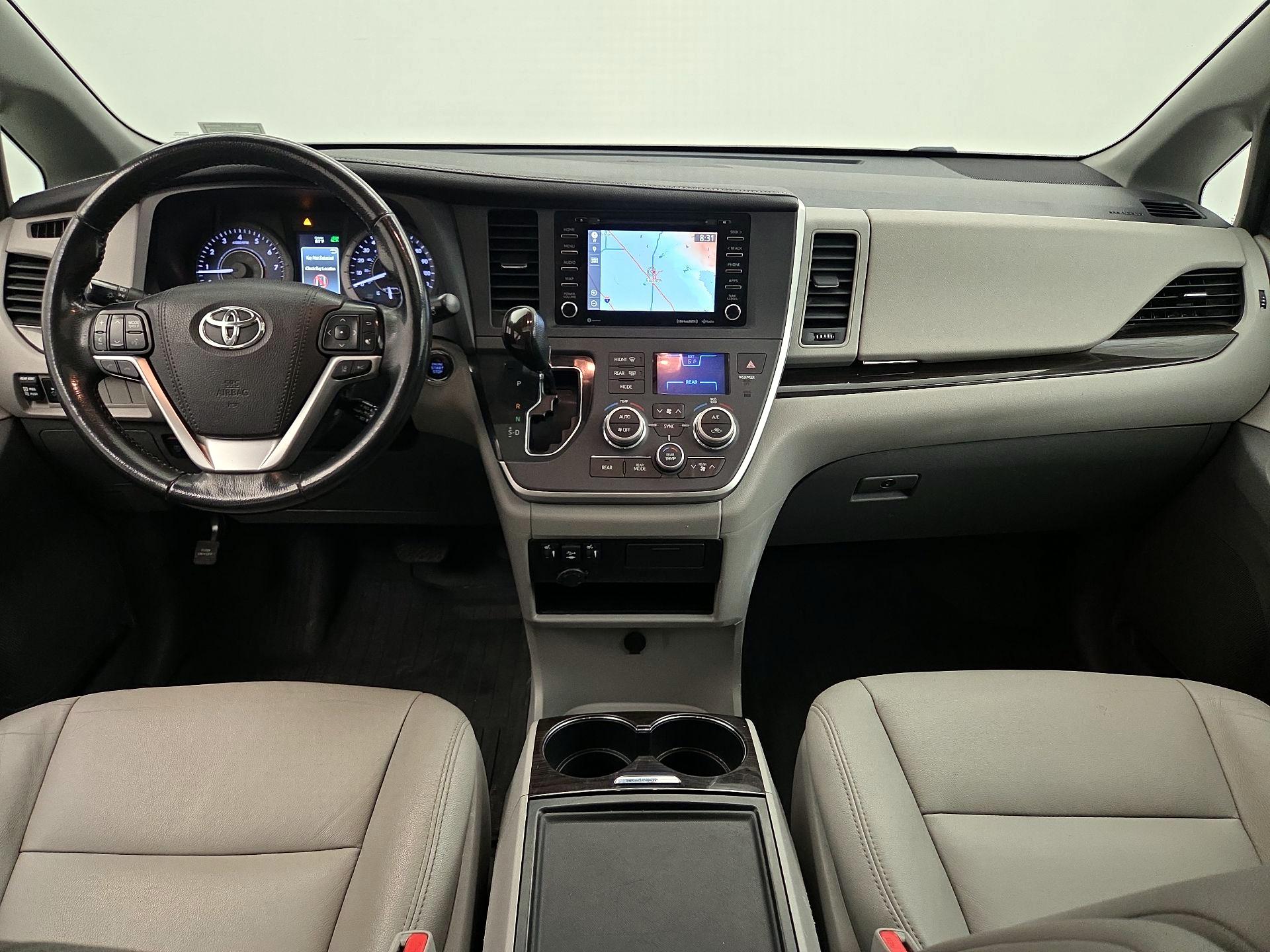 Thumbnail: 2020 Toyota Sienna - 9