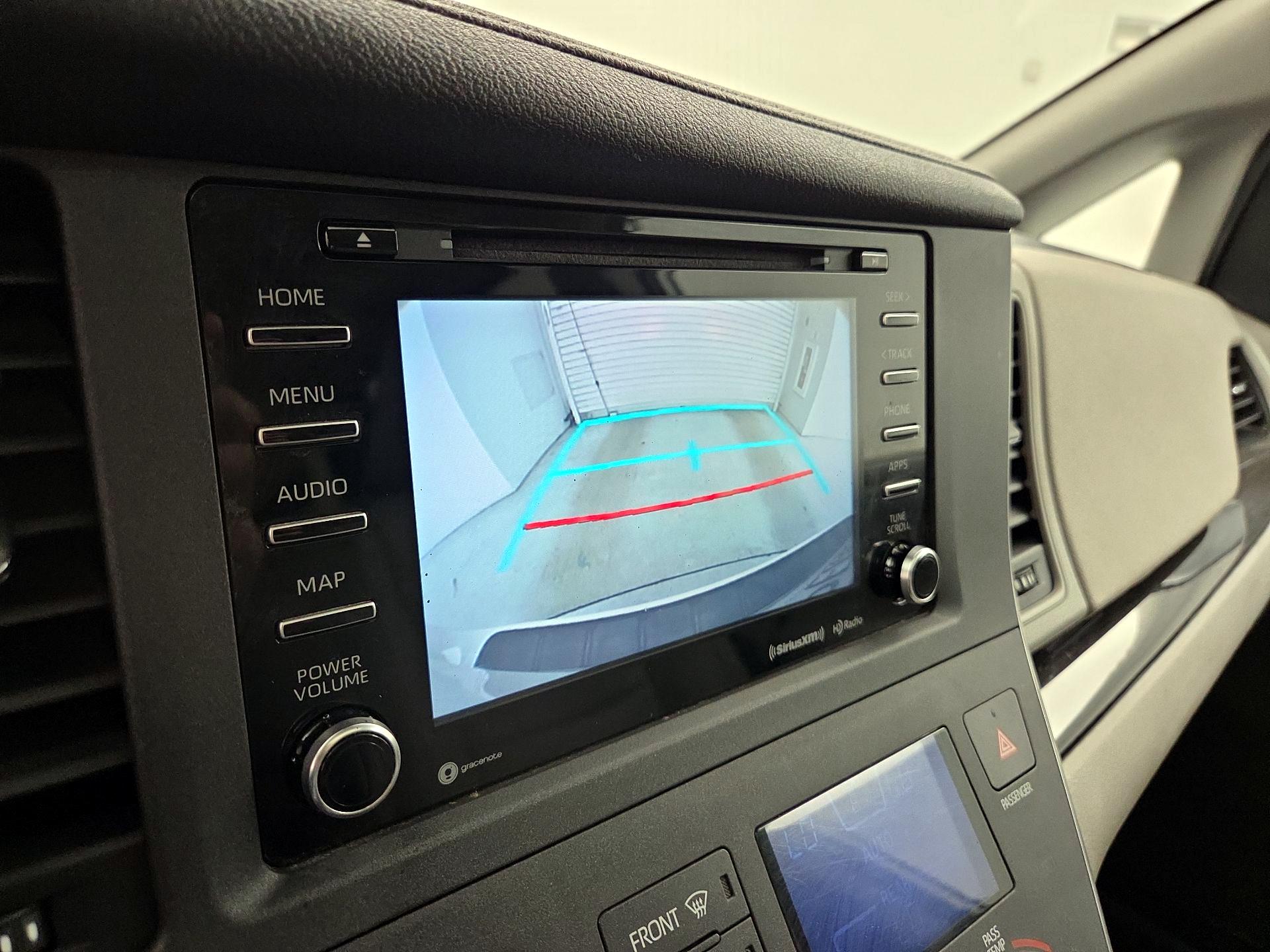 Thumbnail: 2020 Toyota Sienna - 15