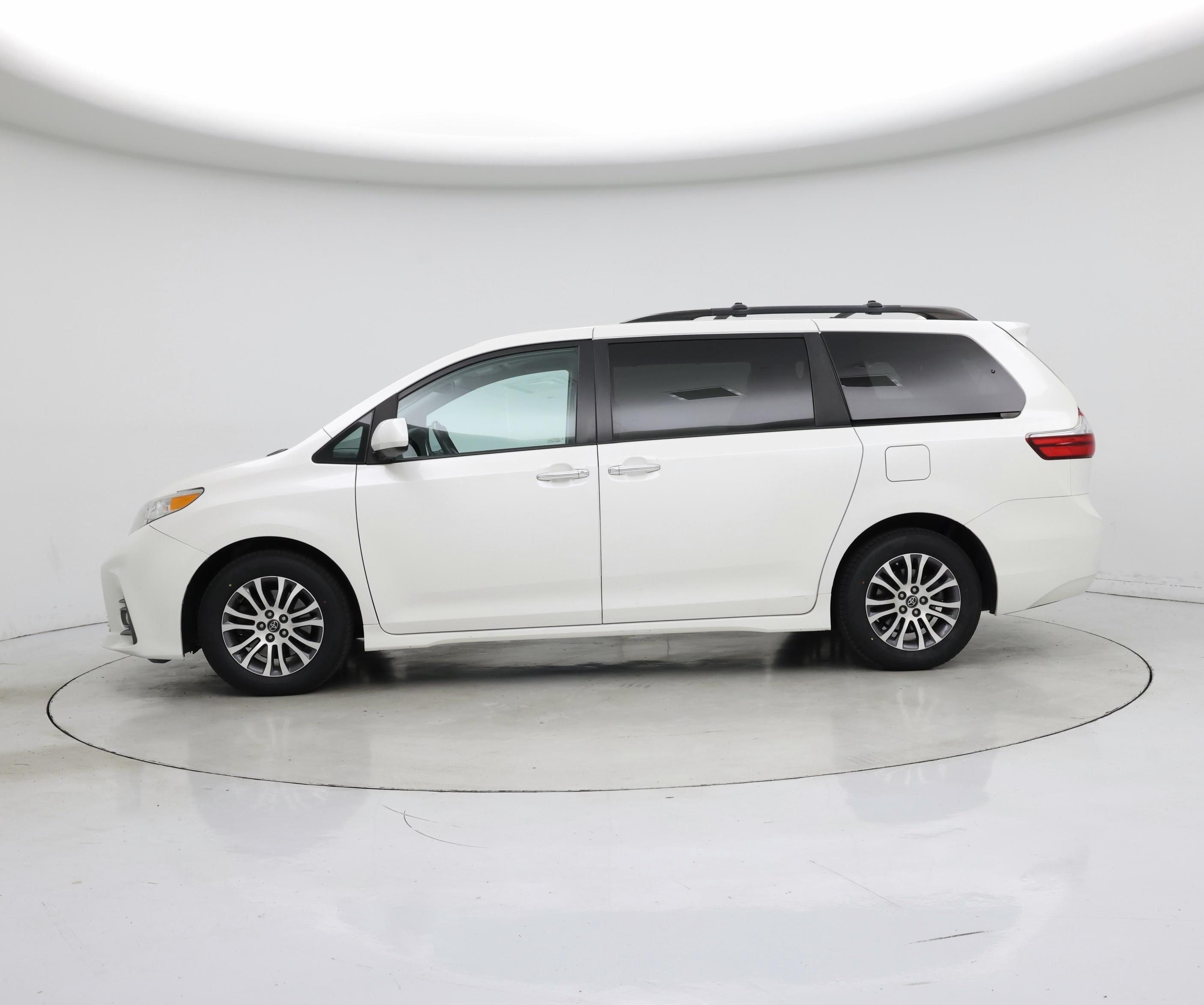 Thumbnail: 2020 Toyota Sienna - 3
