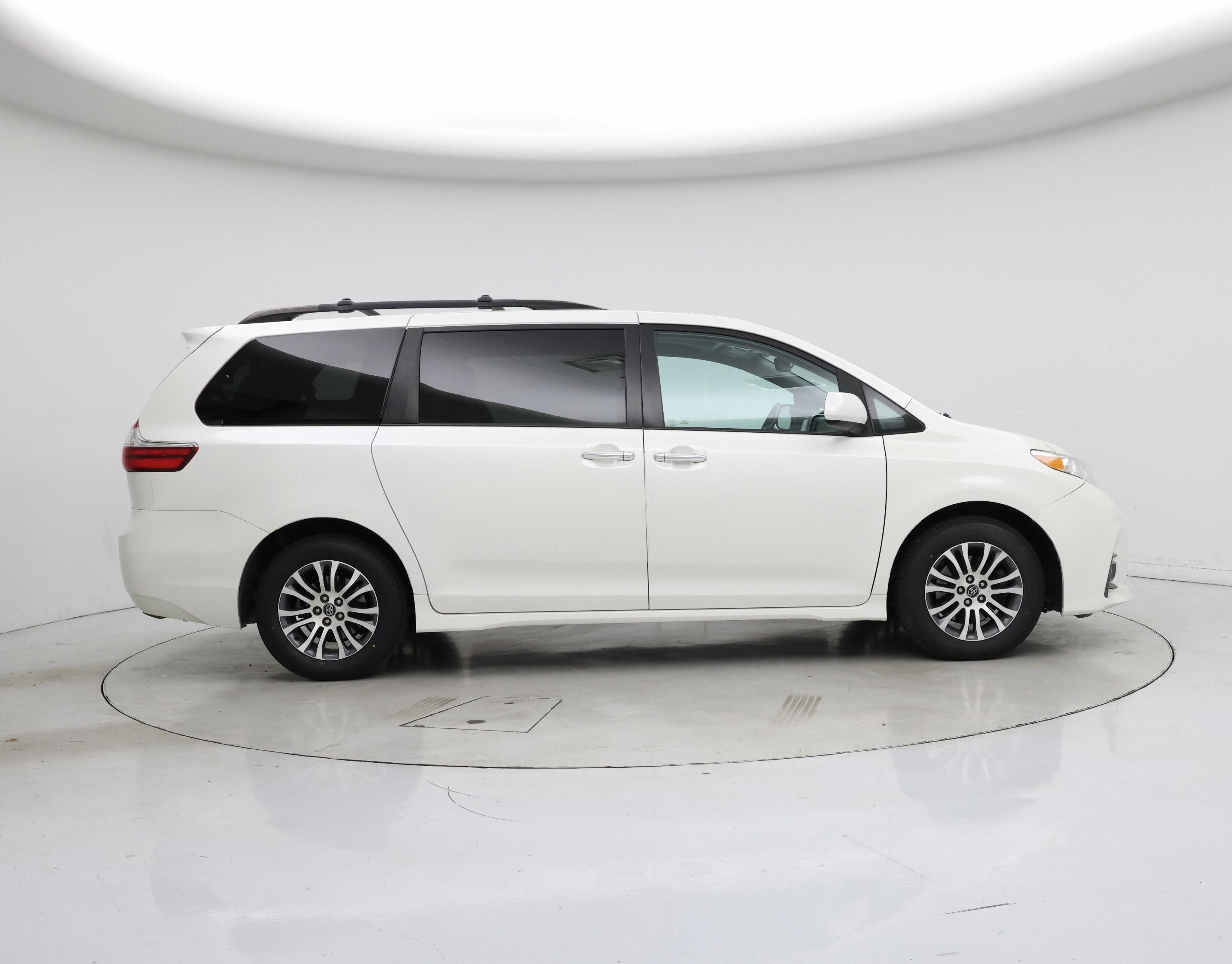 Thumbnail: 2020 Toyota Sienna - 7