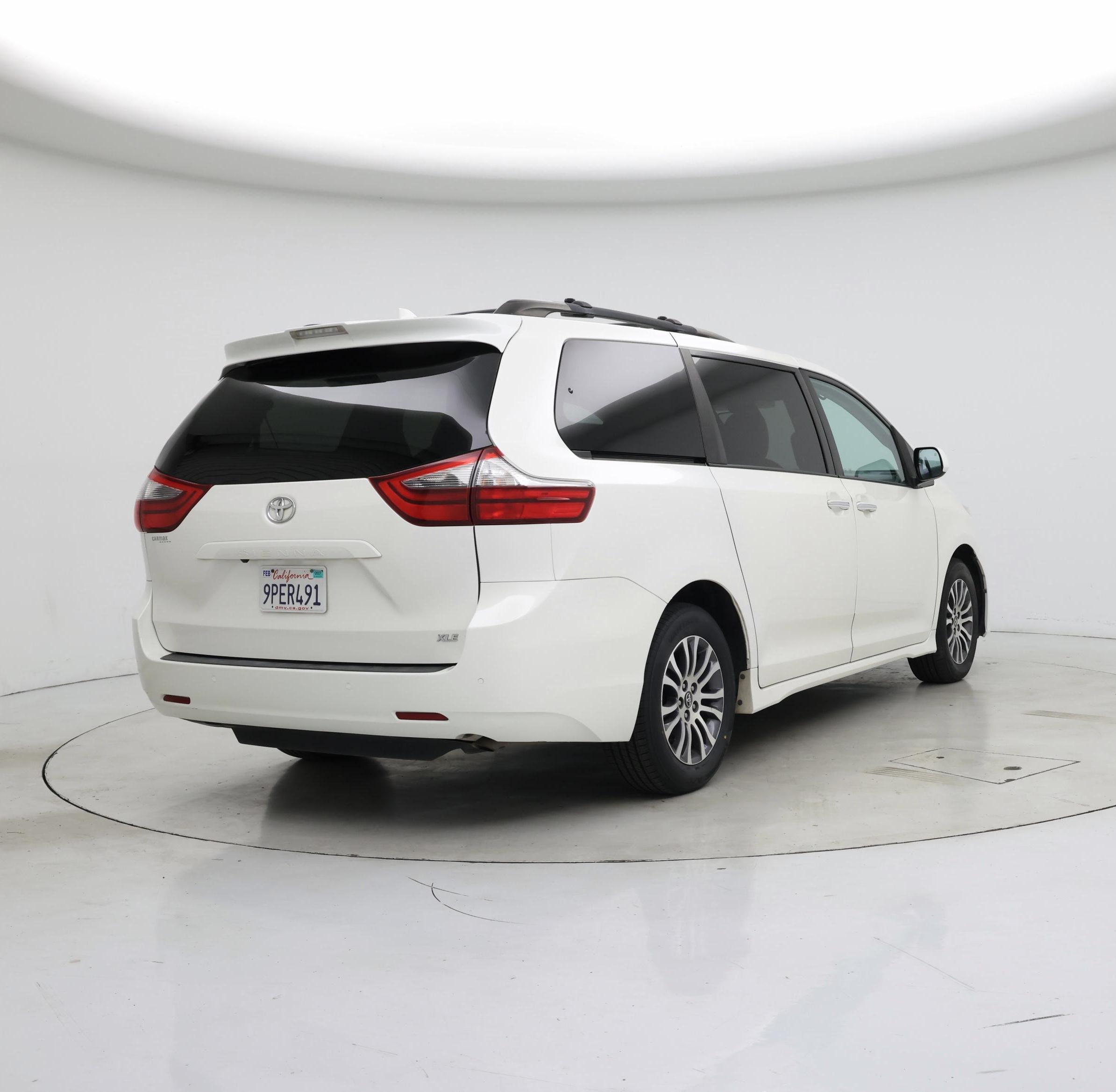 Thumbnail: 2020 Toyota Sienna - 8
