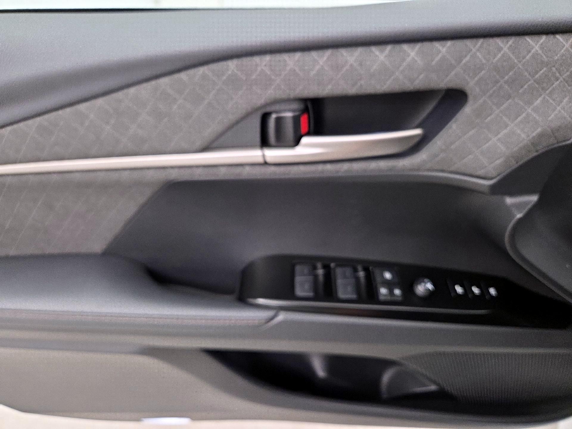 Thumbnail: 2025 Toyota Camry - 12