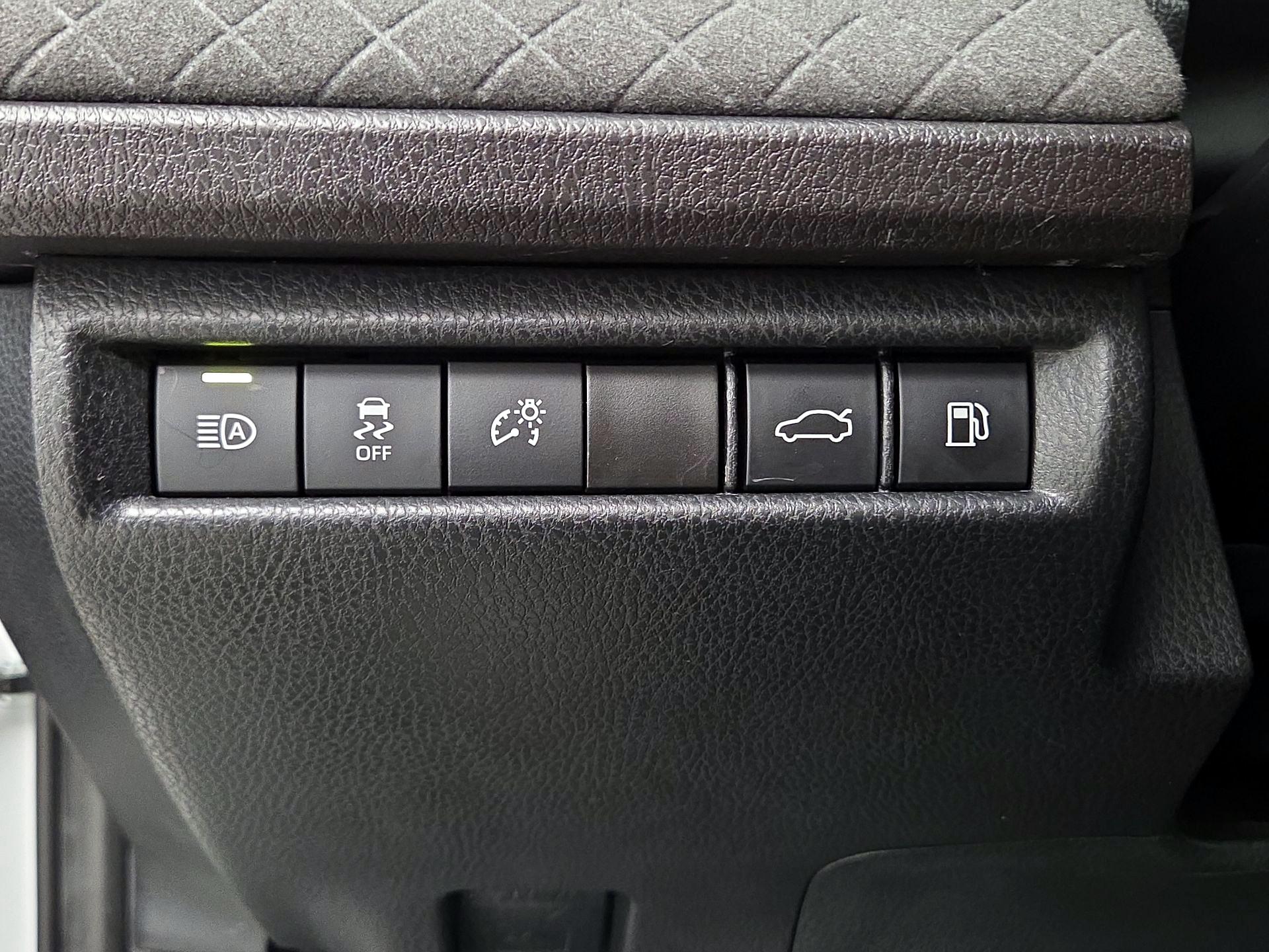 Thumbnail: 2025 Toyota Camry - 13