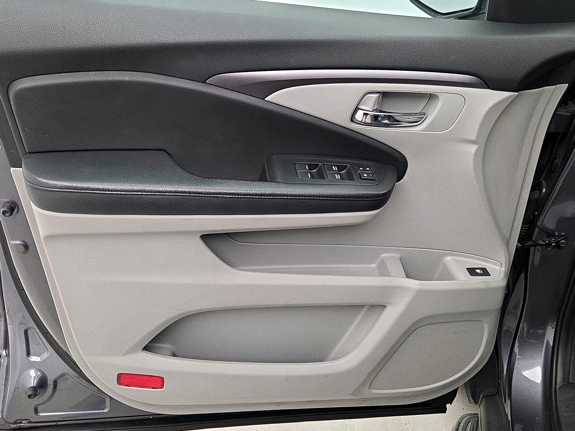 Thumbnail: 2016 Honda Pilot - 12