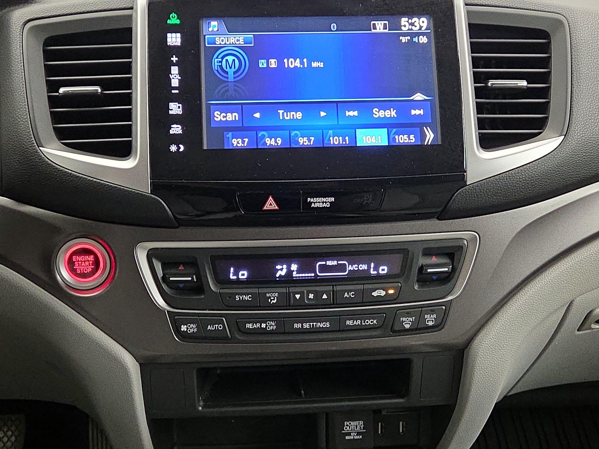 Thumbnail: 2016 Honda Pilot - 15