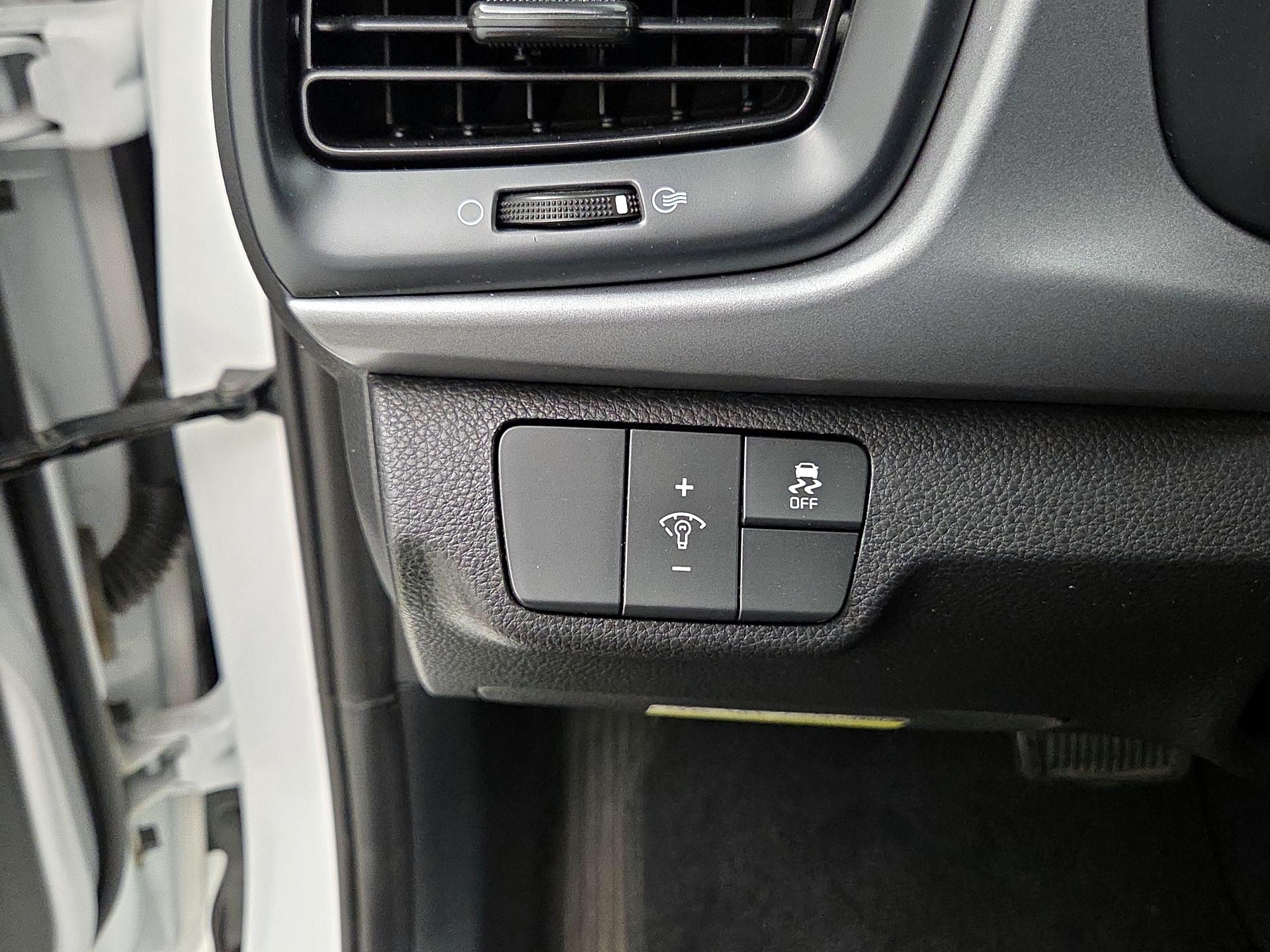 Thumbnail: 2022 Kia Rio5 - 13