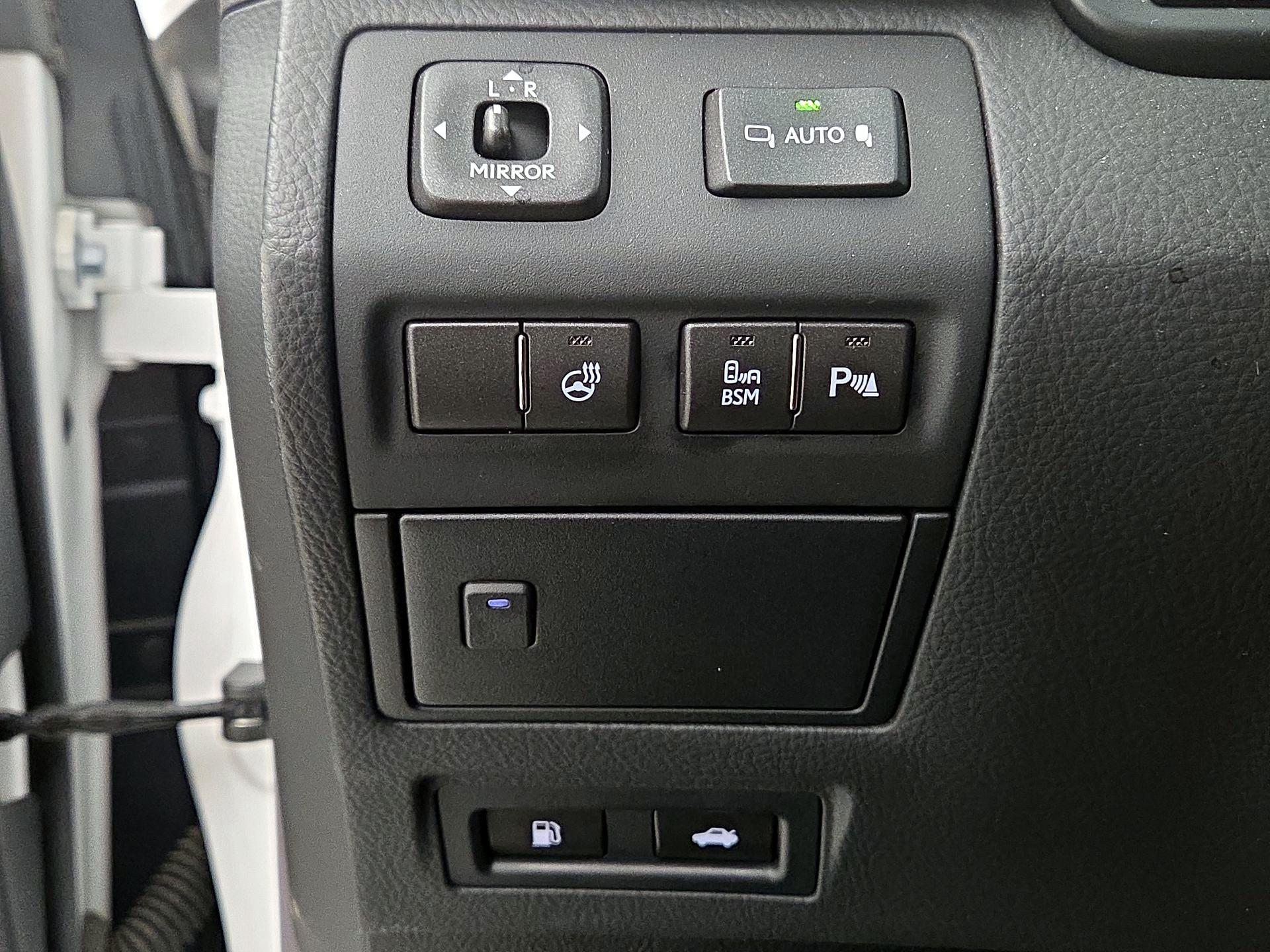 Thumbnail: 2017 Lexus LS - 13