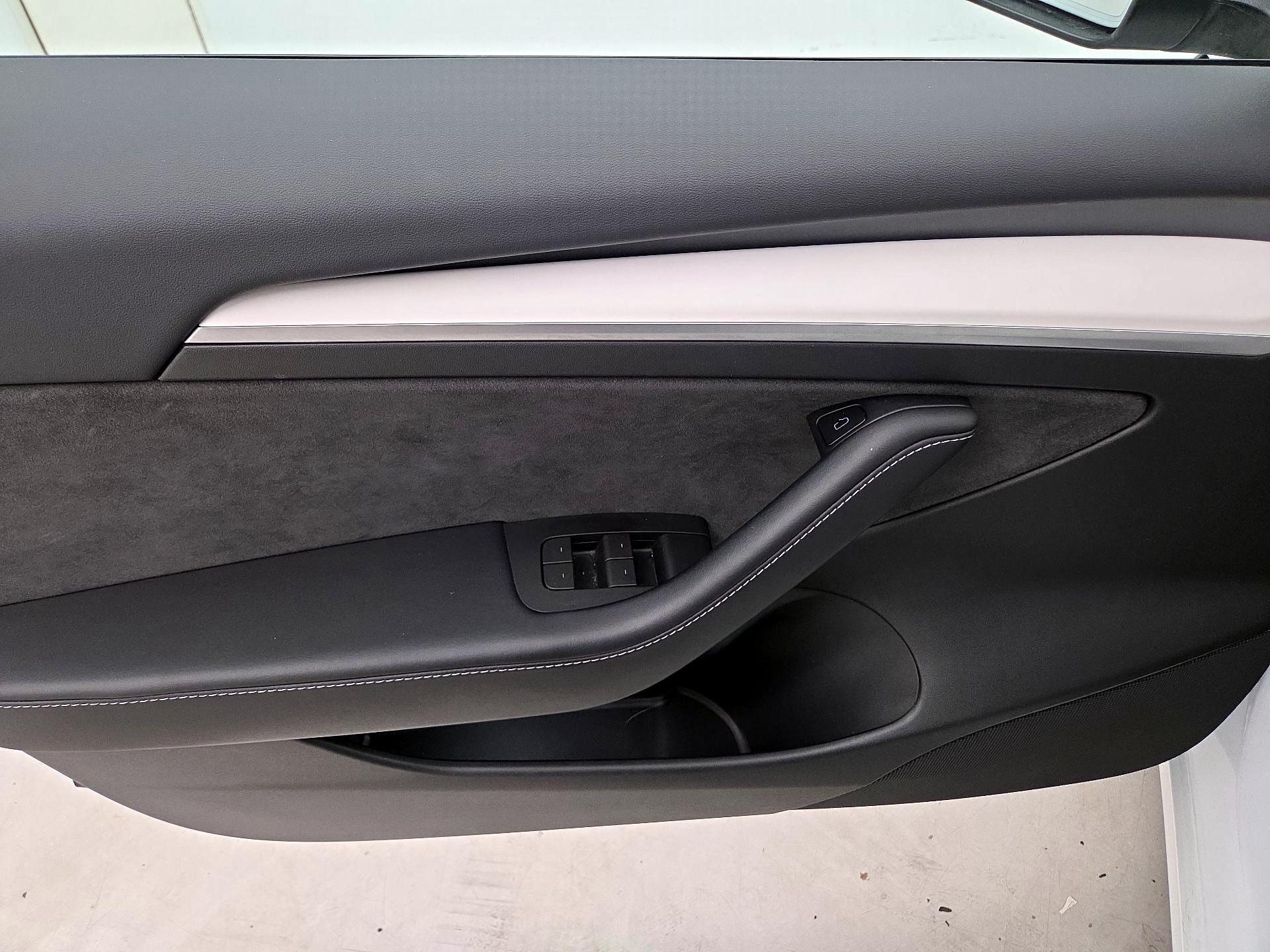 Thumbnail: 2023 Tesla Model 3 - 12