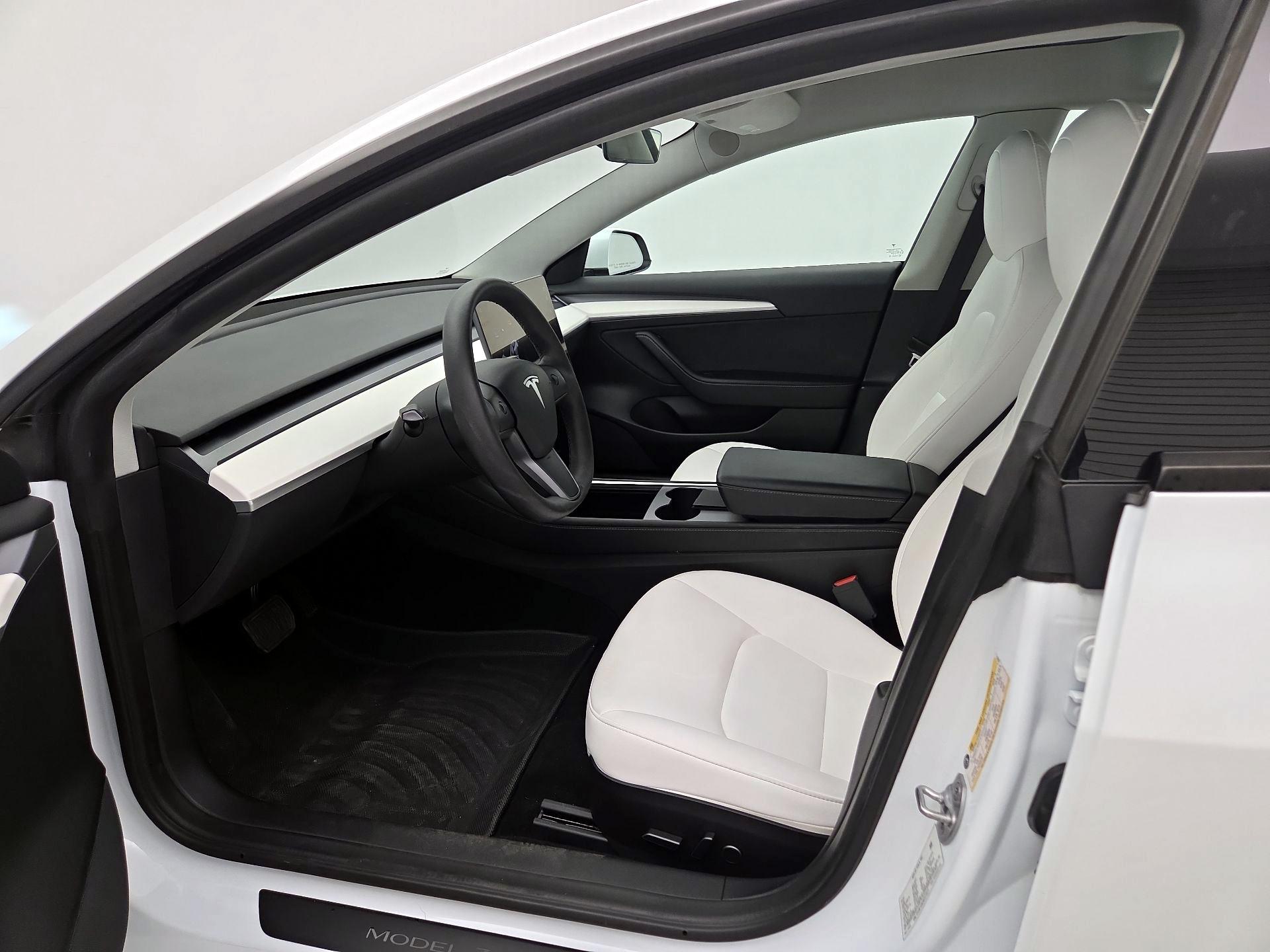 Thumbnail: 2022 Tesla Model 3 - 11