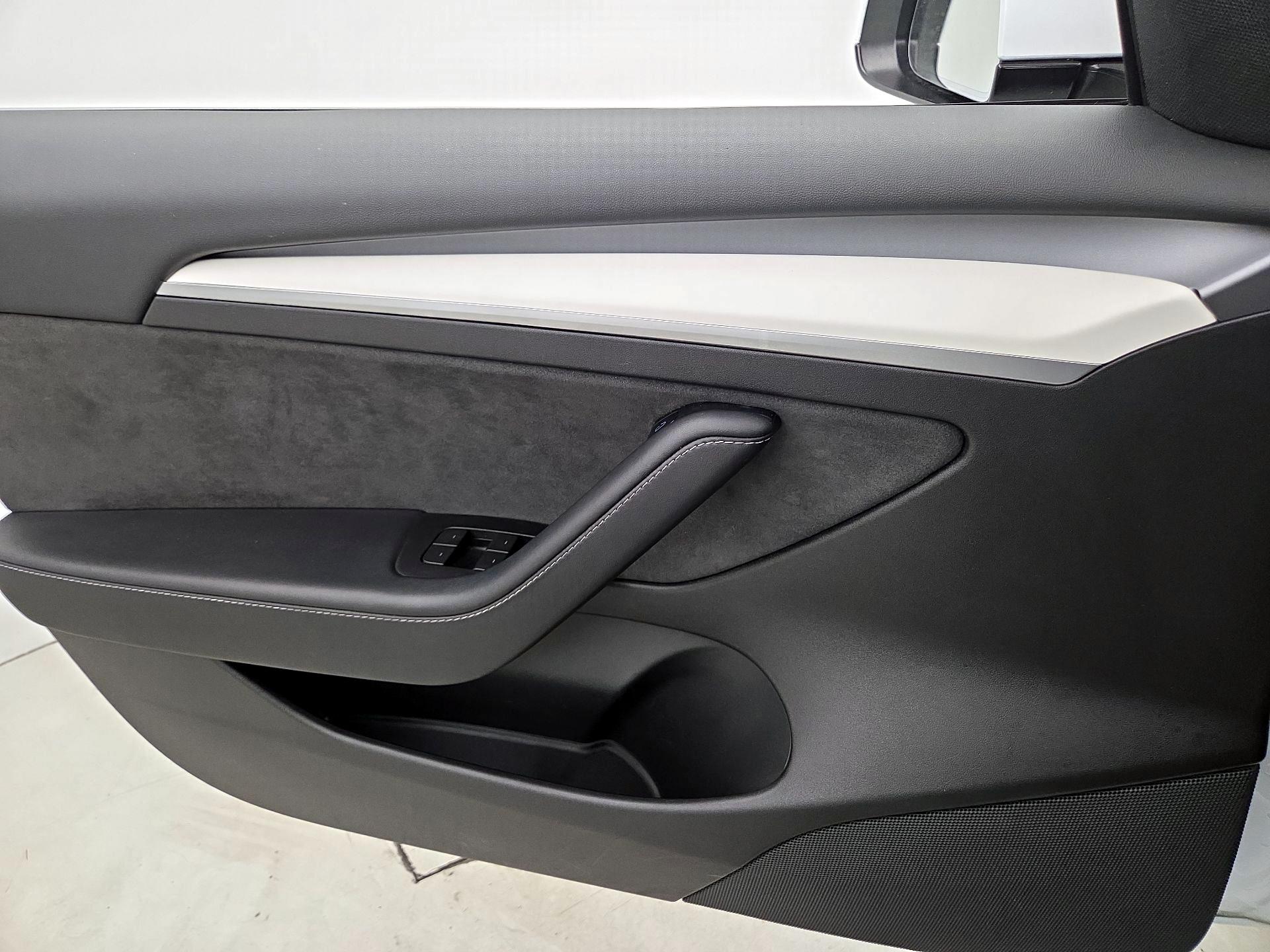 Thumbnail: 2022 Tesla Model 3 - 12