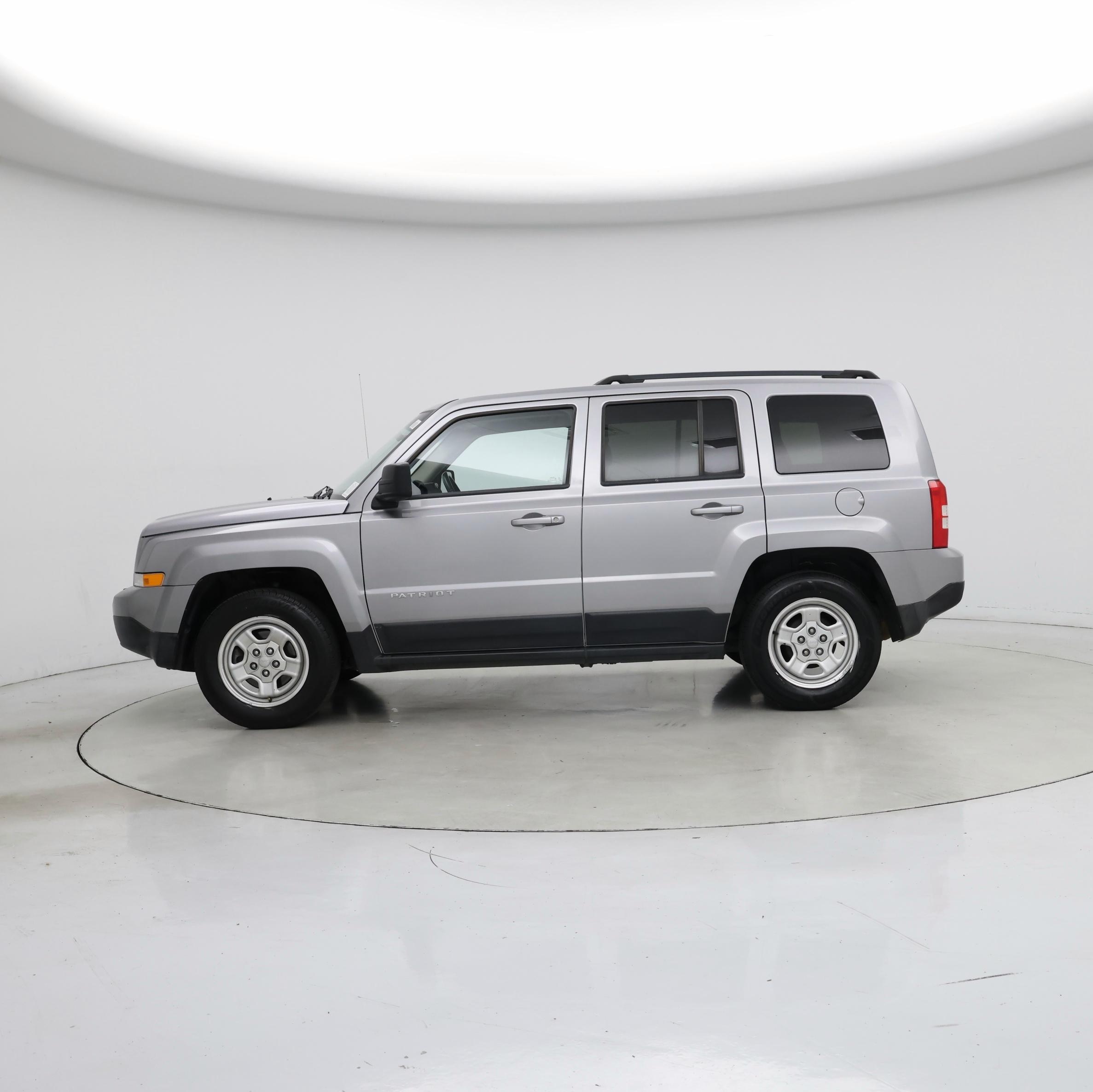 Thumbnail: 2017 Jeep Patriot - 3