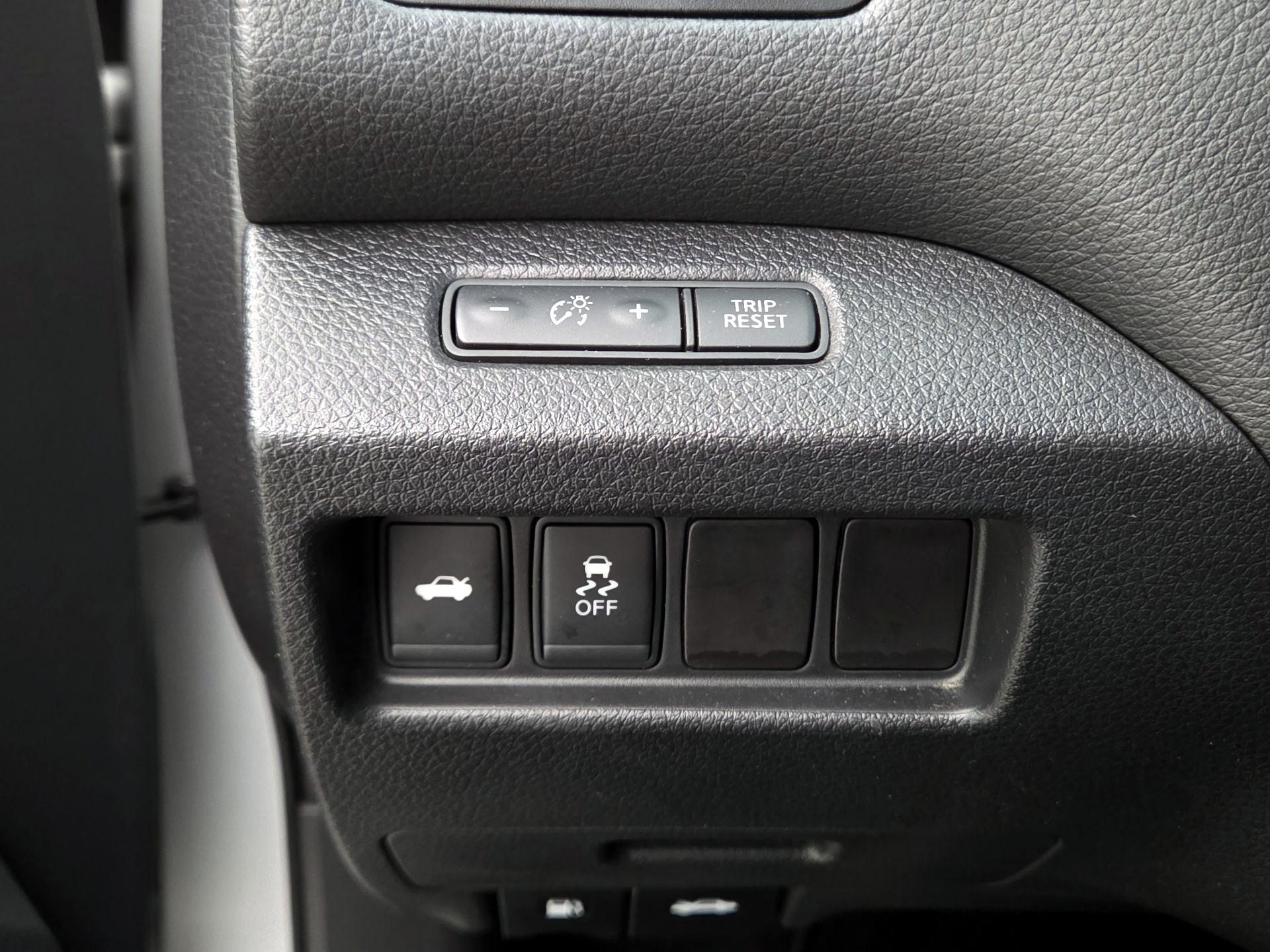 Thumbnail: 2015 Nissan Altima - 13