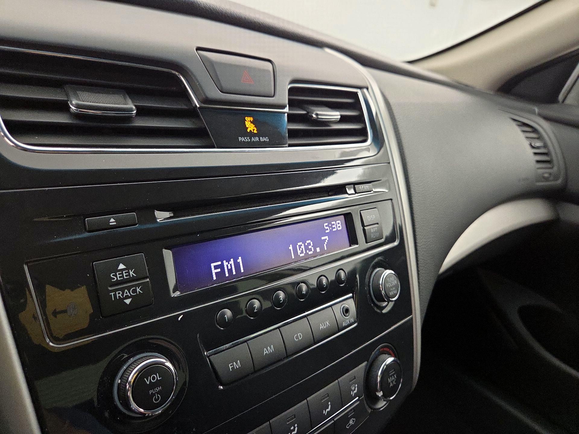 Thumbnail: 2015 Nissan Altima - 14