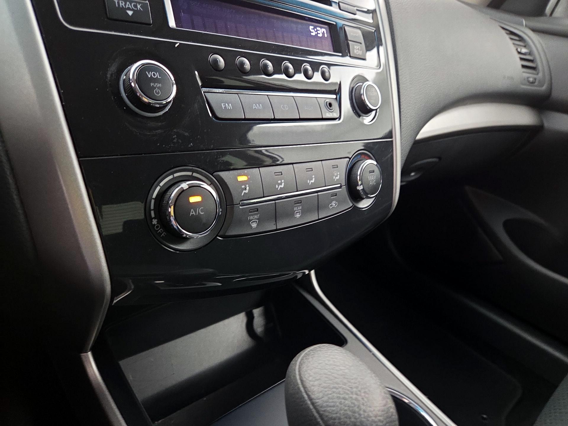 Thumbnail: 2015 Nissan Altima - 15