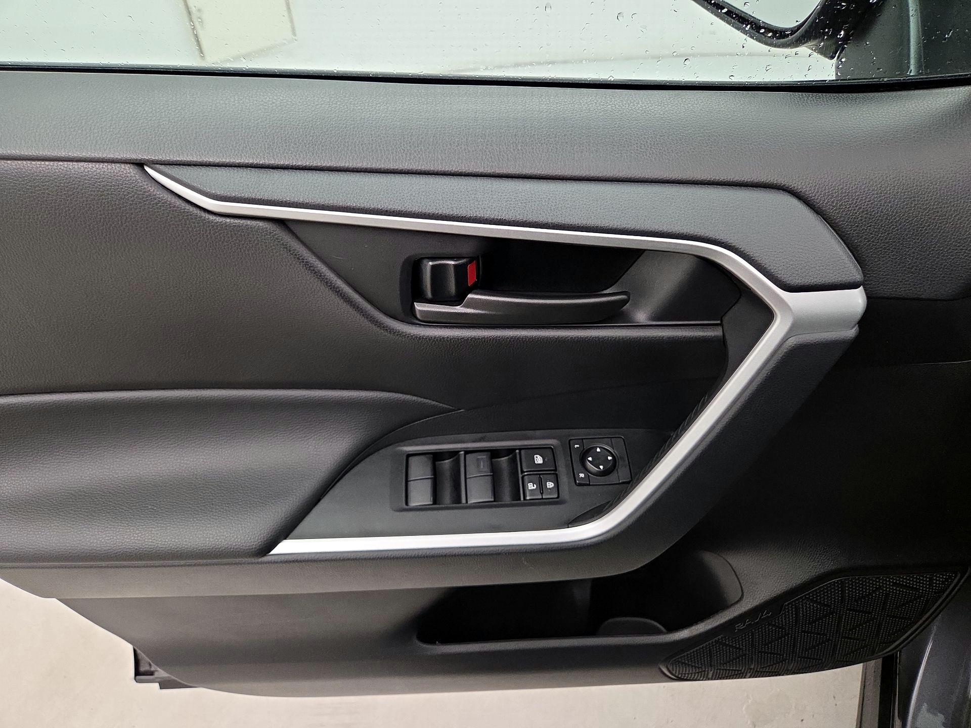 Thumbnail: 2025 Toyota RAV4 - 12