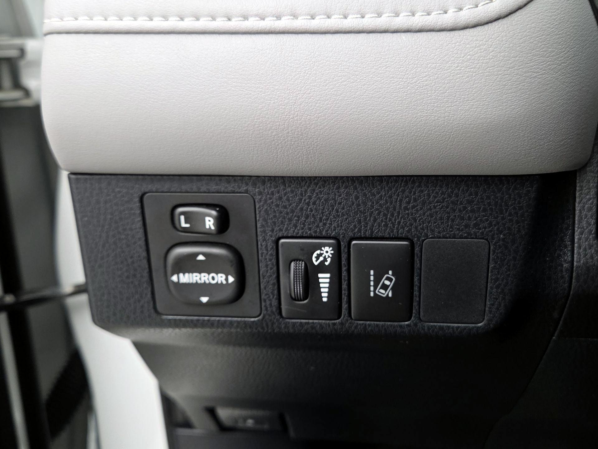 Thumbnail: 2018 Toyota RAV4 - 13