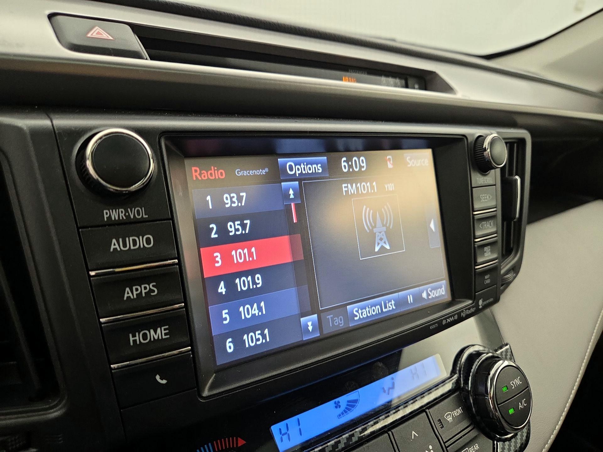 Thumbnail: 2018 Toyota RAV4 - 15