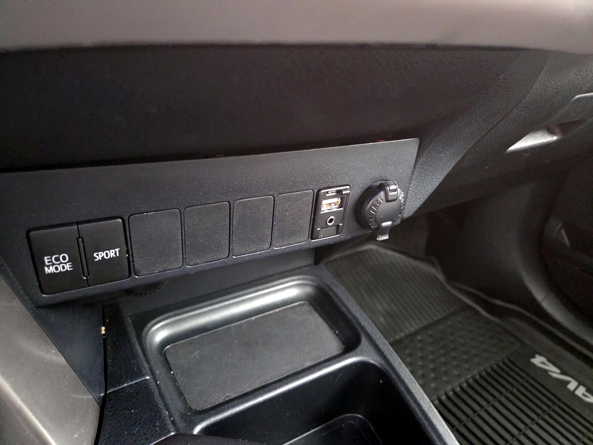 Thumbnail: 2018 Toyota RAV4 - 18