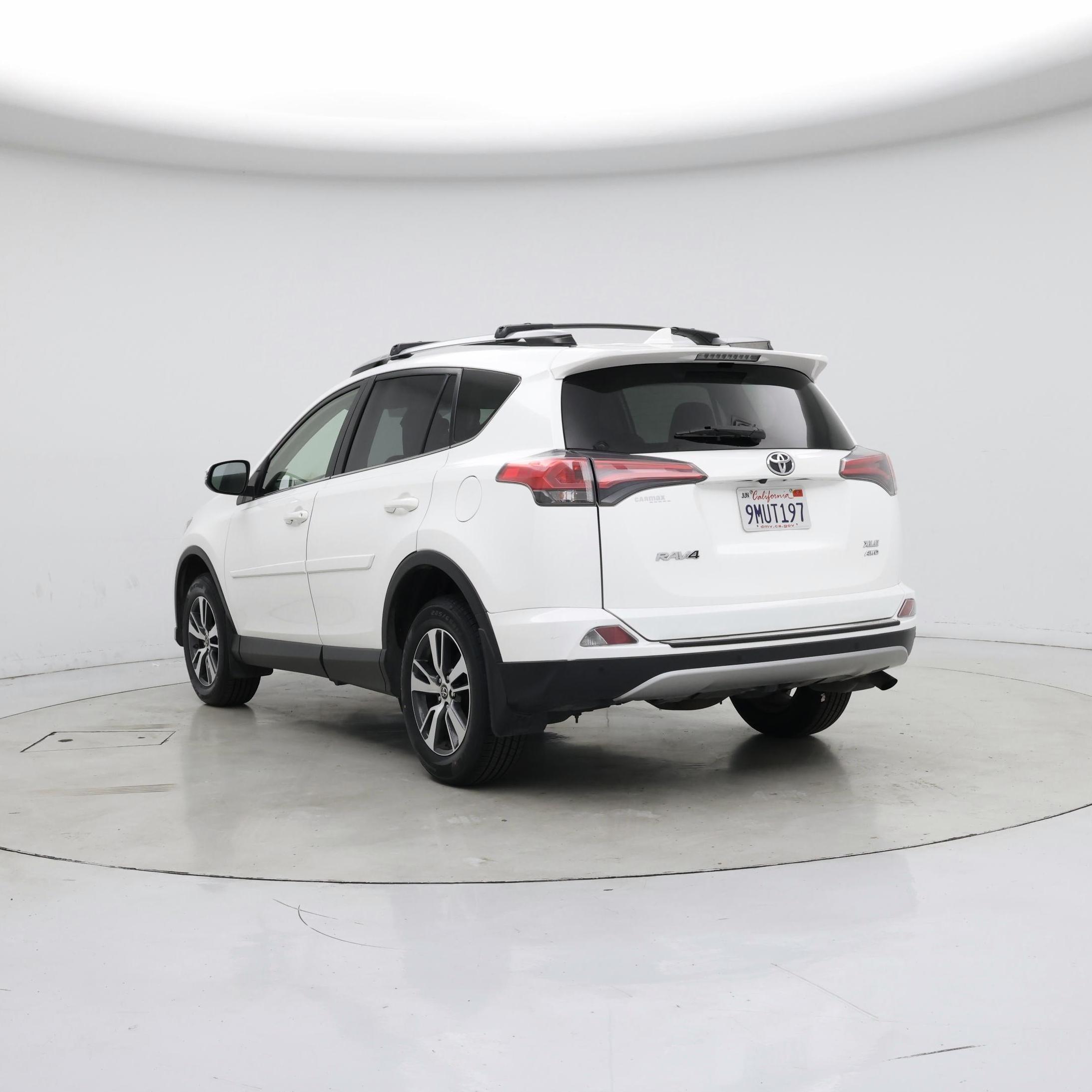 Thumbnail: 2018 Toyota RAV4 - 2