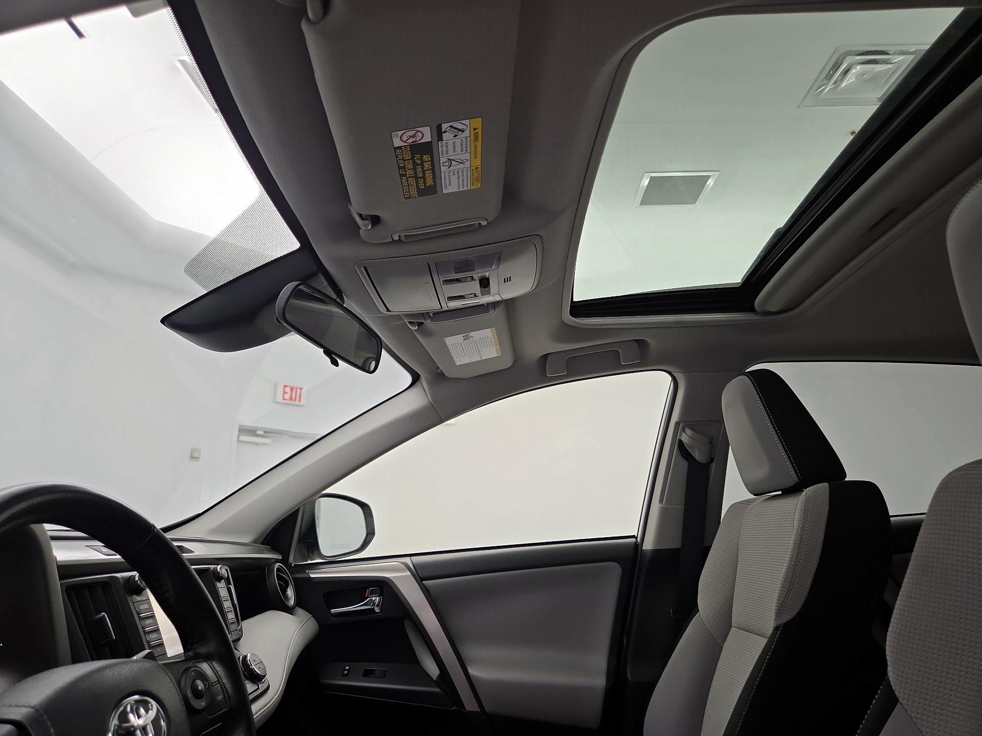 Thumbnail: 2018 Toyota RAV4 - 19