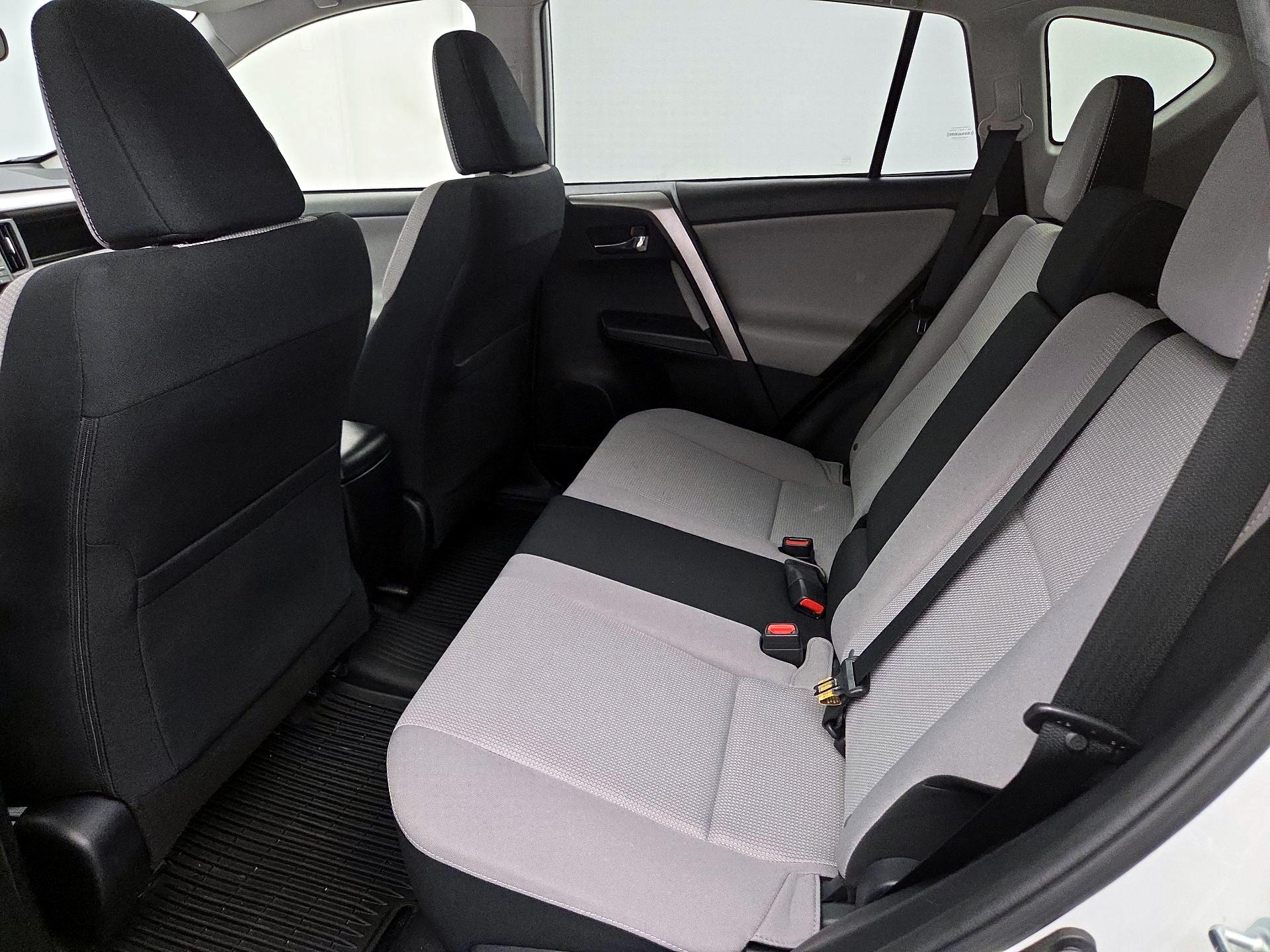 Thumbnail: 2018 Toyota RAV4 - 20