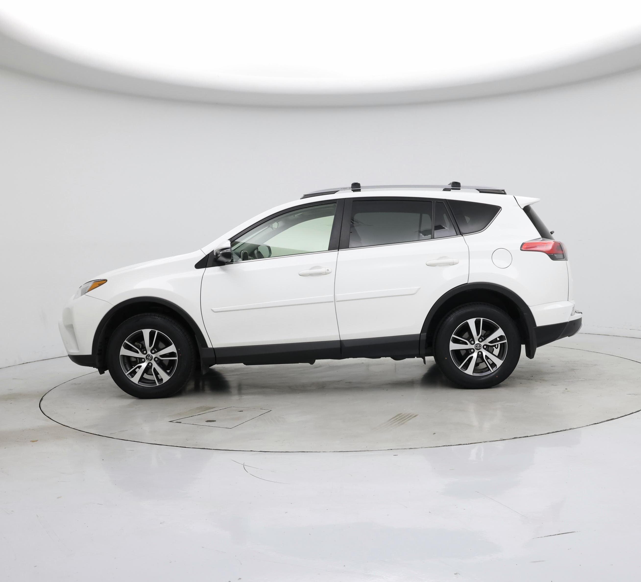 Thumbnail: 2018 Toyota RAV4 - 3