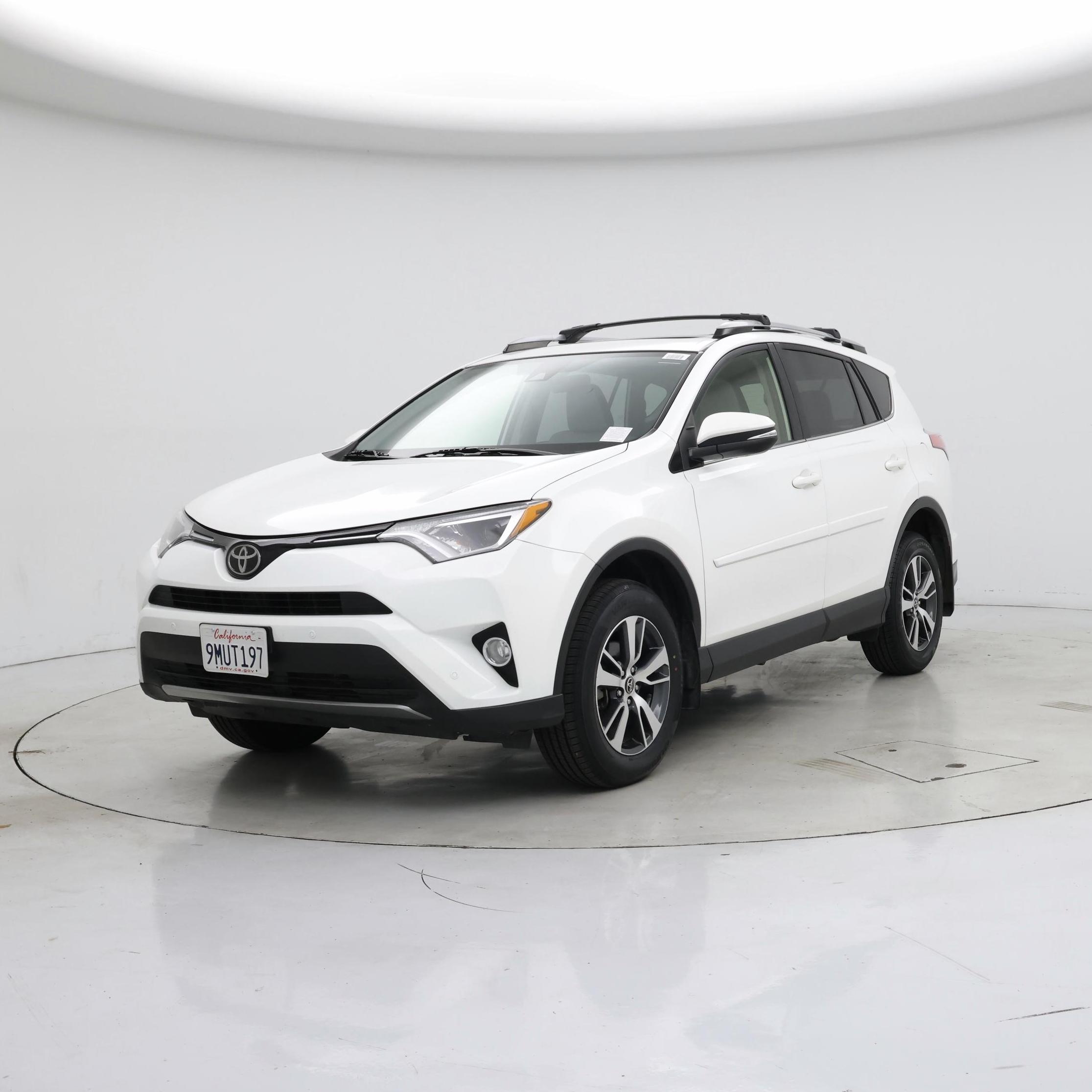 Thumbnail: 2018 Toyota RAV4 - 4