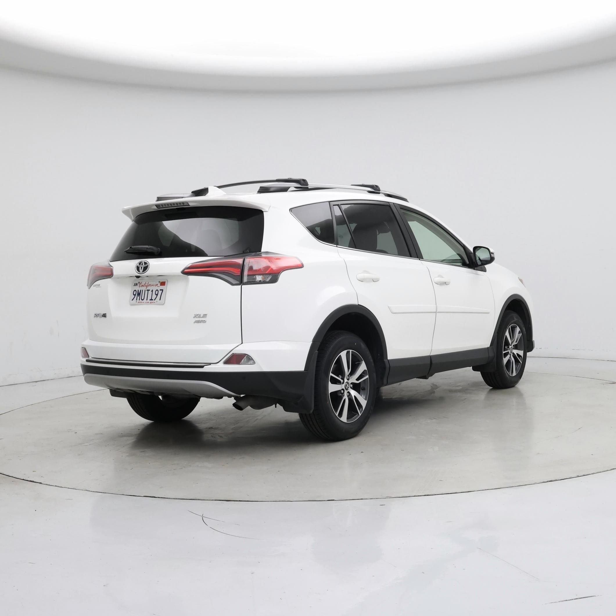 Thumbnail: 2018 Toyota RAV4 - 8