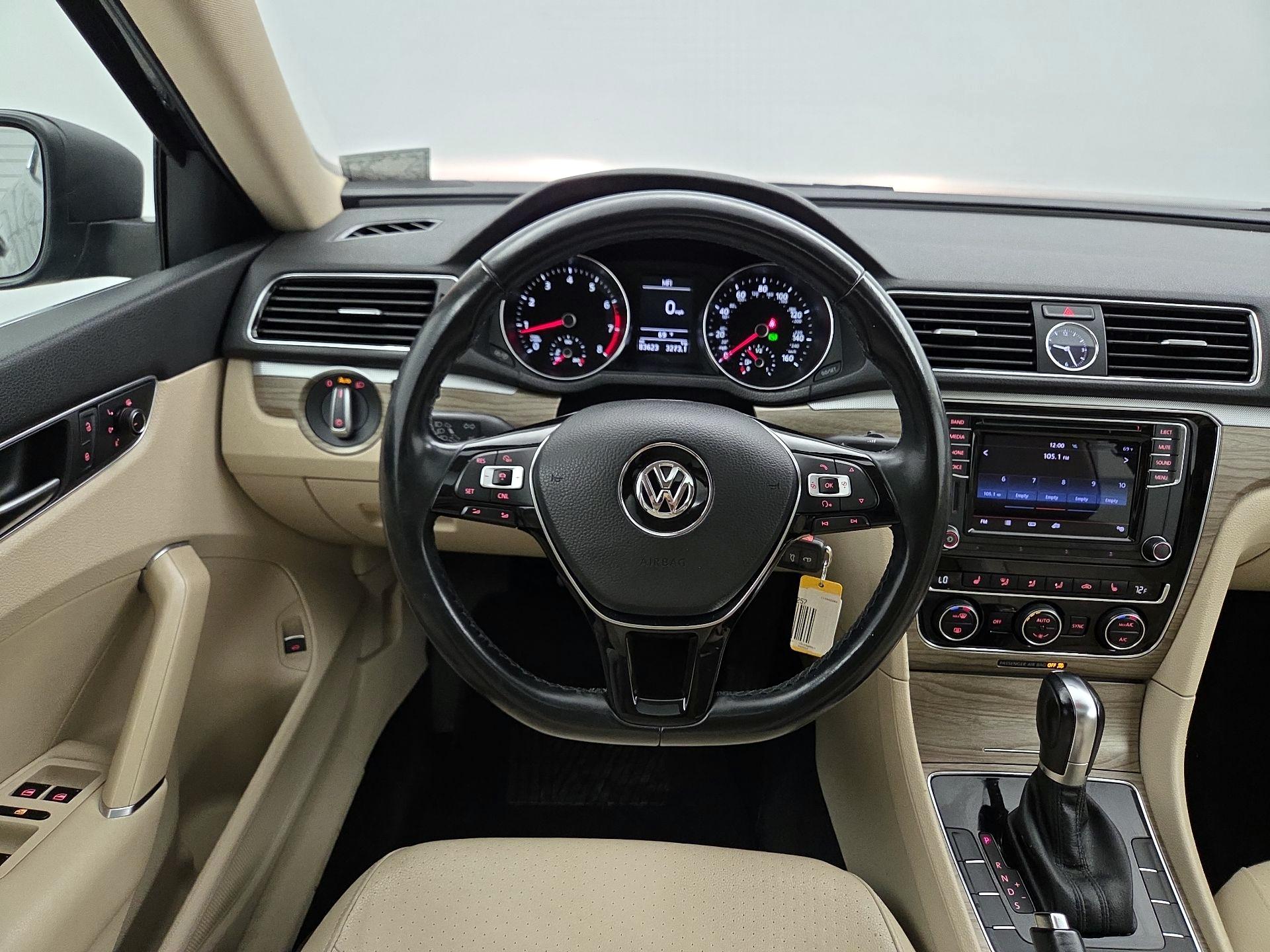Thumbnail: 2016 Volkswagen Passat - 10