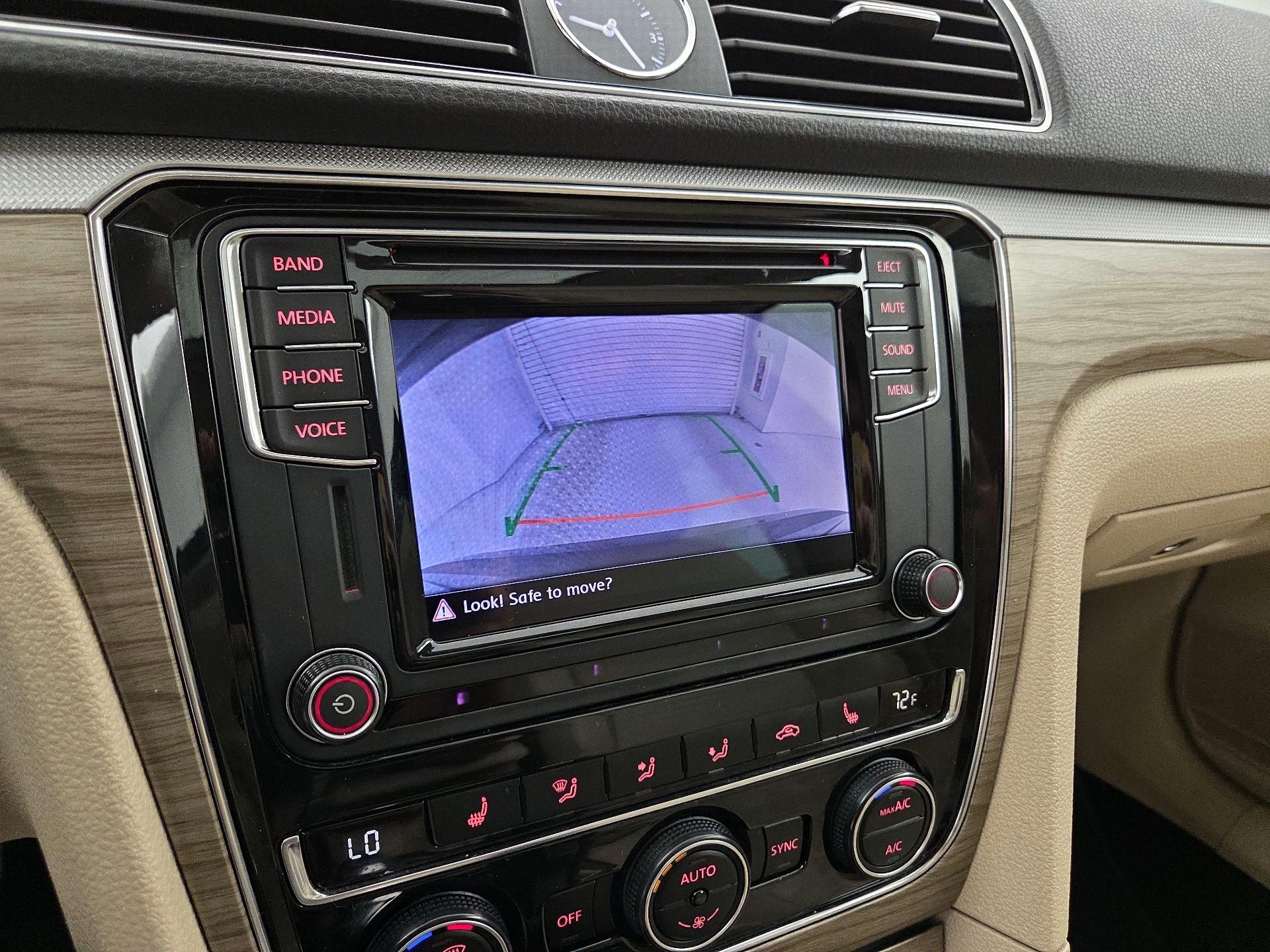 Thumbnail: 2016 Volkswagen Passat - 14