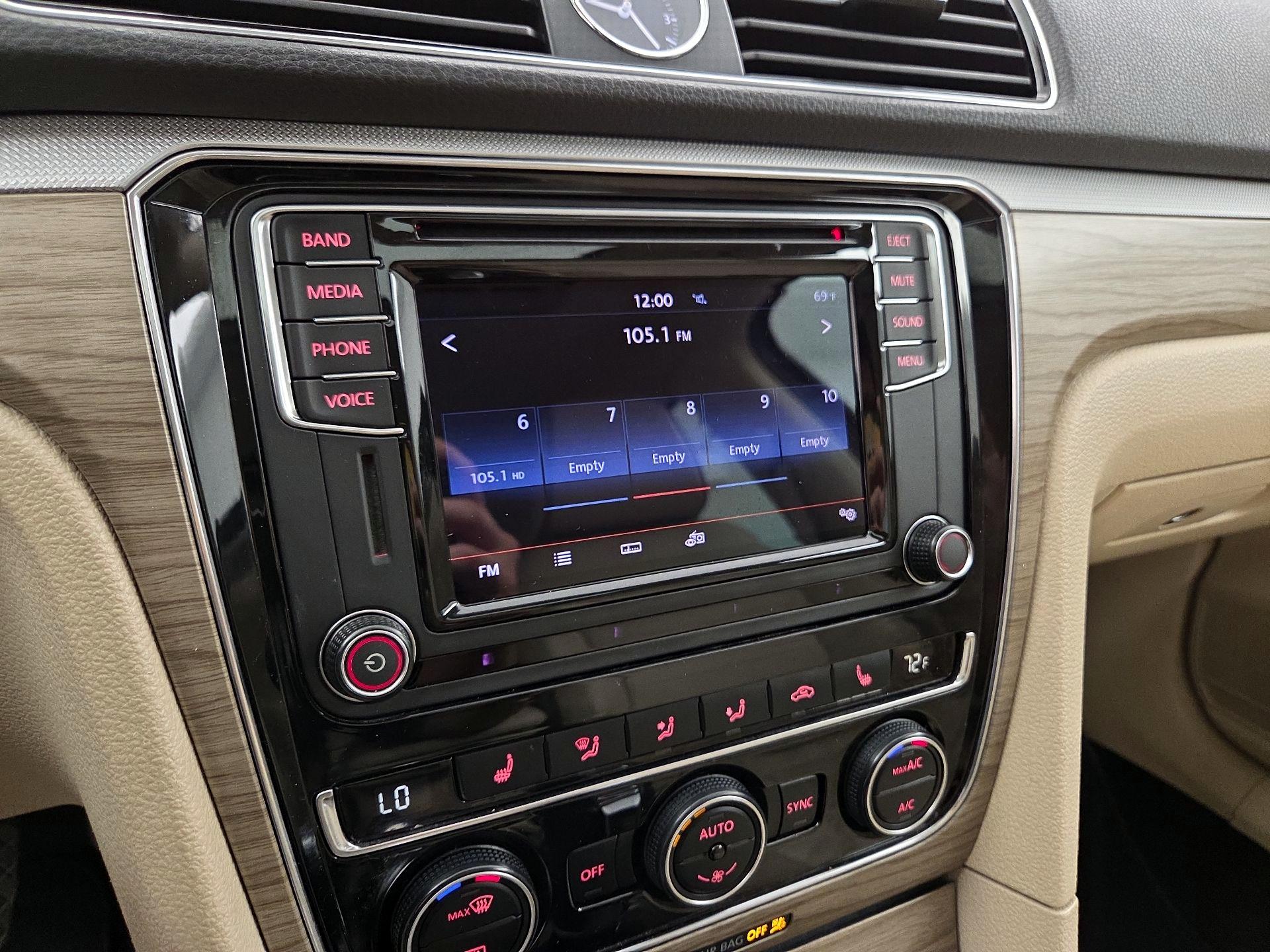 Thumbnail: 2016 Volkswagen Passat - 15