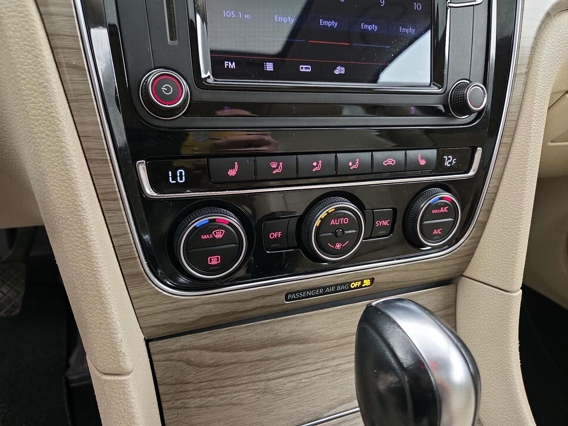 Thumbnail: 2016 Volkswagen Passat - 16