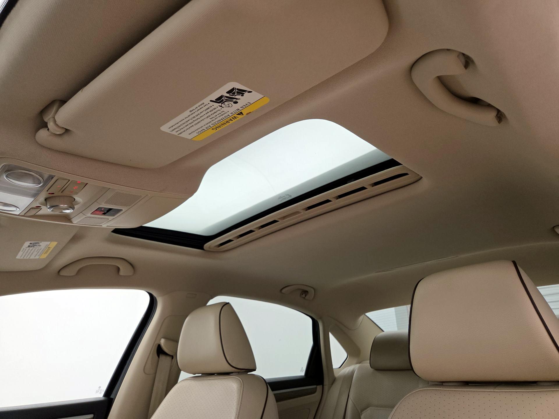 Thumbnail: 2016 Volkswagen Passat - 19