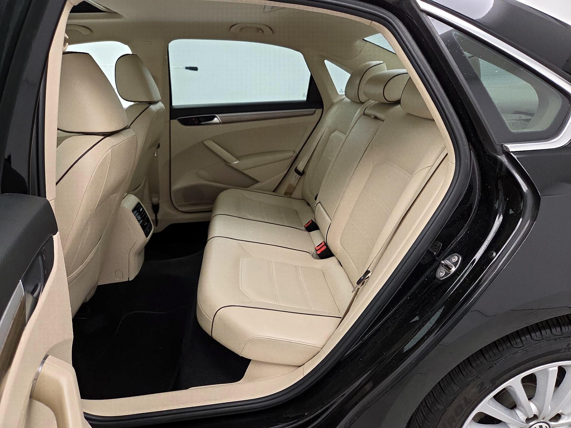 Thumbnail: 2016 Volkswagen Passat - 20