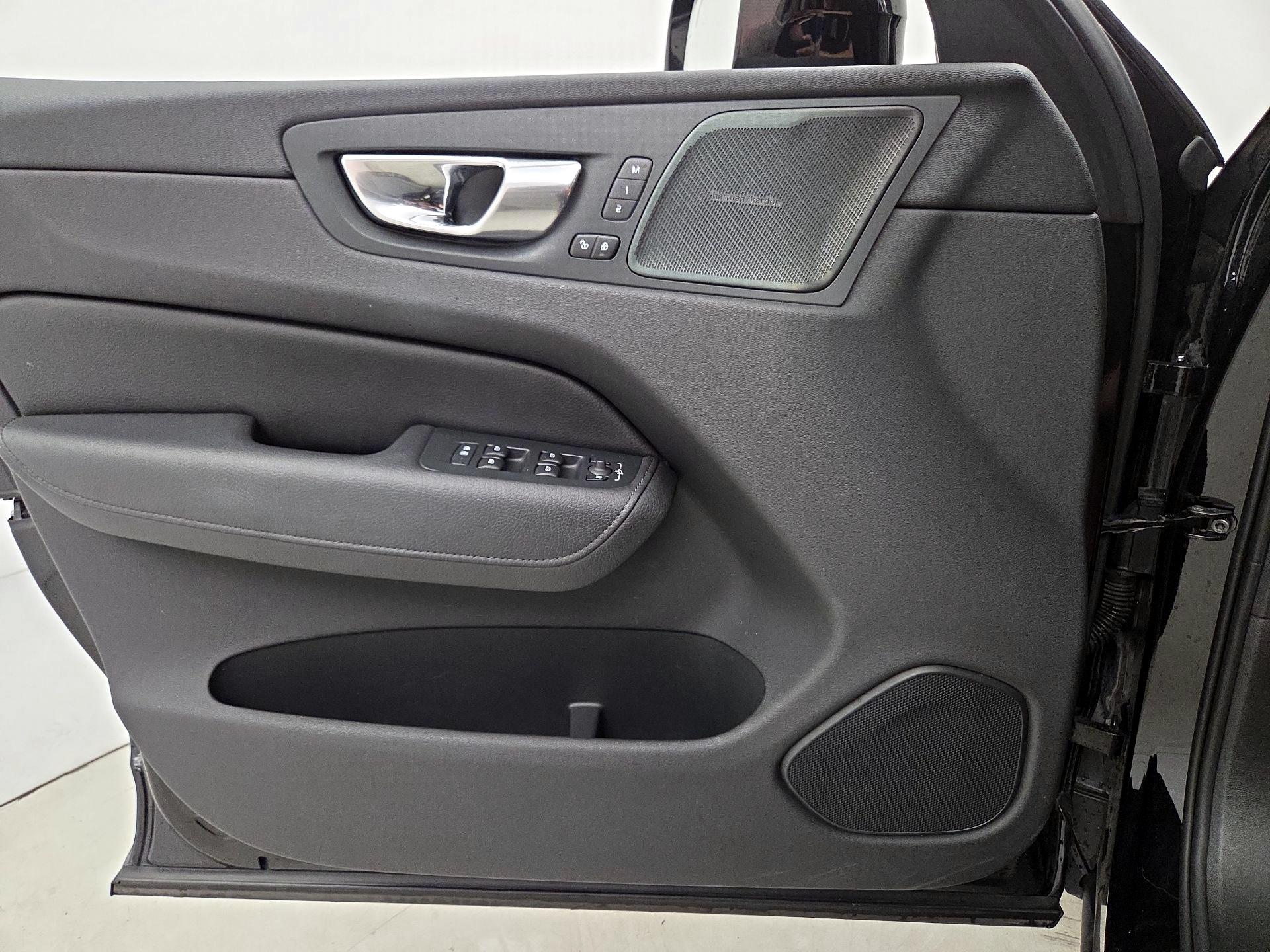 Thumbnail: 2021 Volvo XC60 - 12
