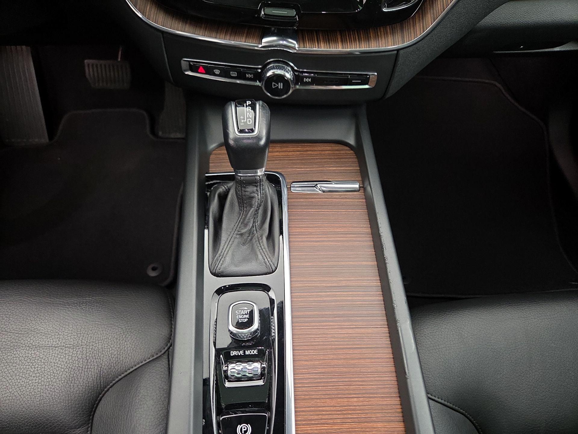 Thumbnail: 2021 Volvo XC60 - 18