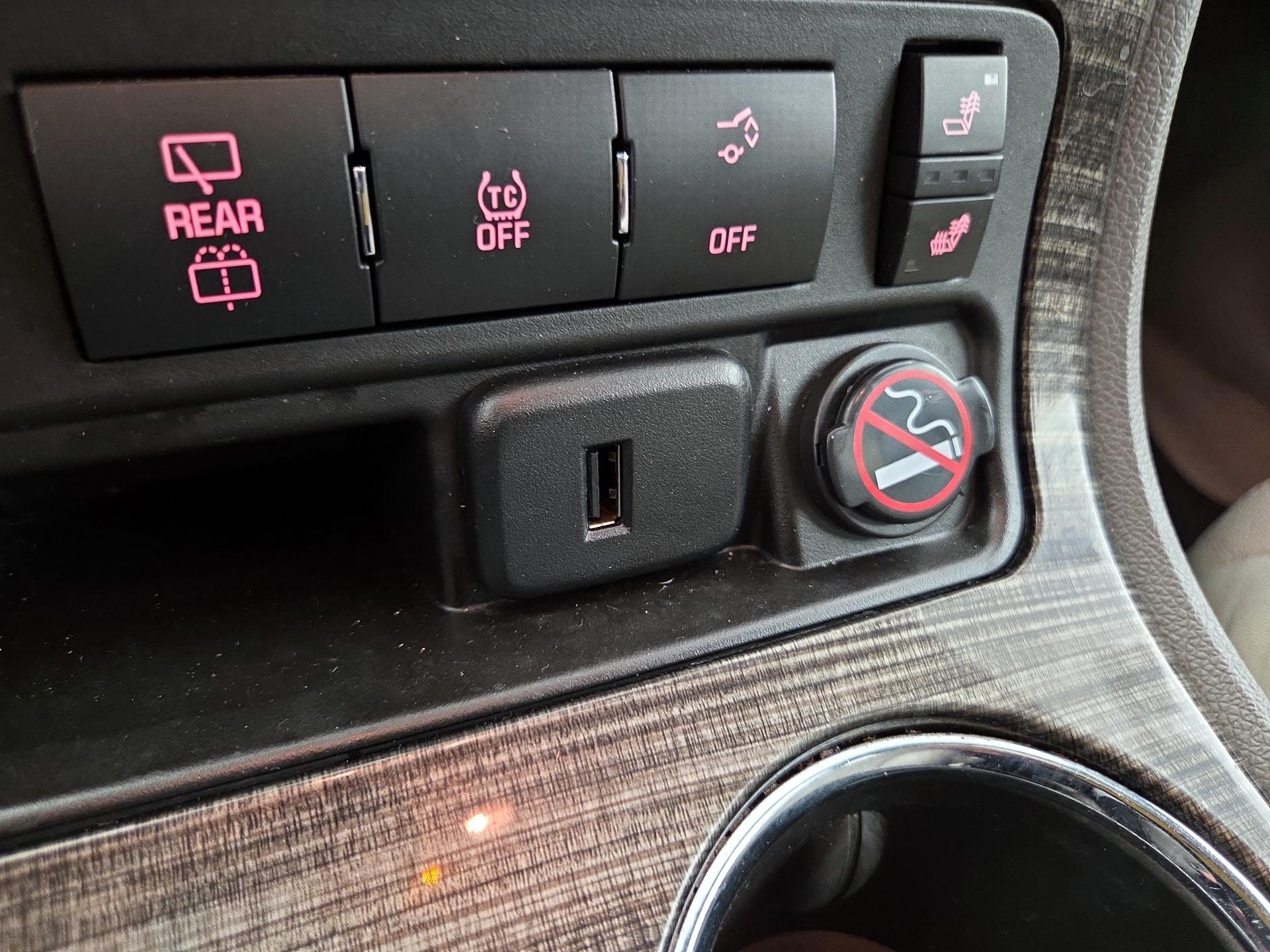 Thumbnail: 2016 GMC Acadia - 19