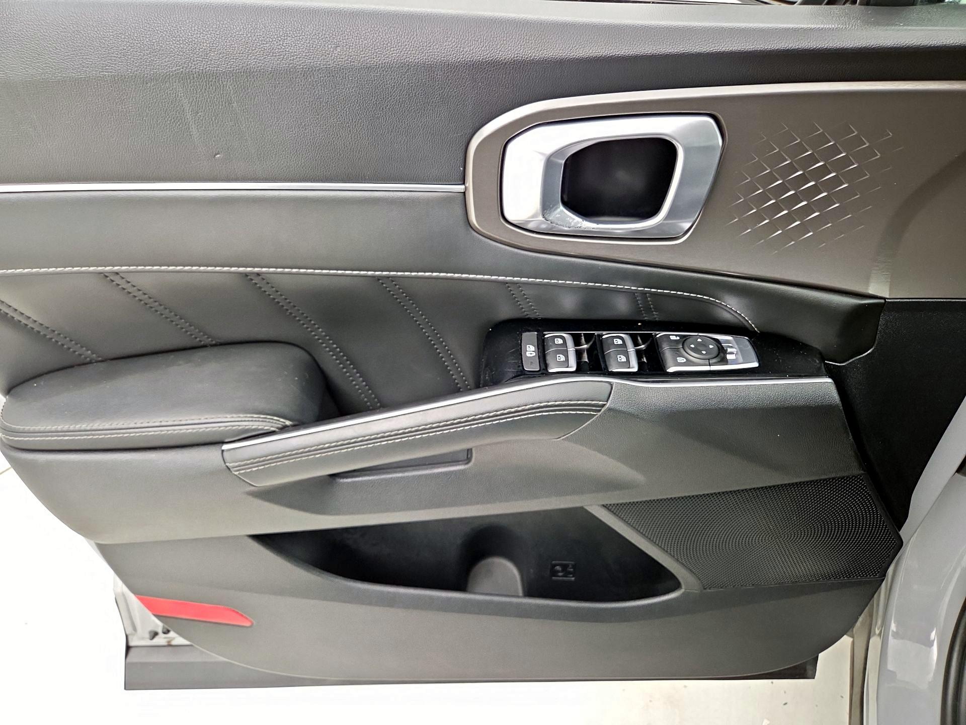 Thumbnail: 2022 Kia Sorento - 12